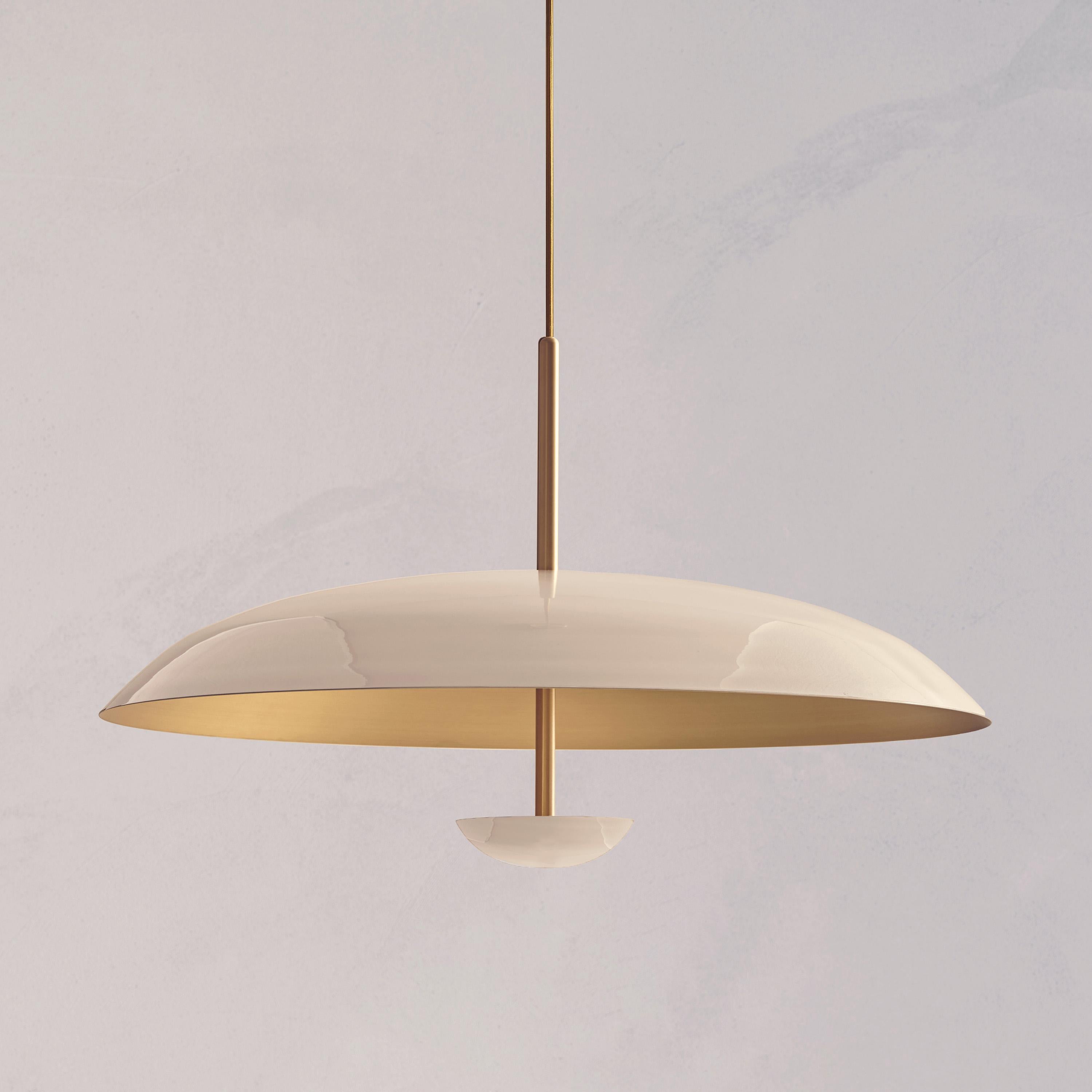 Cosmic 'Purion Pendelleuchte 70' Weißes, lackiertes Satin-Messing-Deckenleuchter im Angebot 1