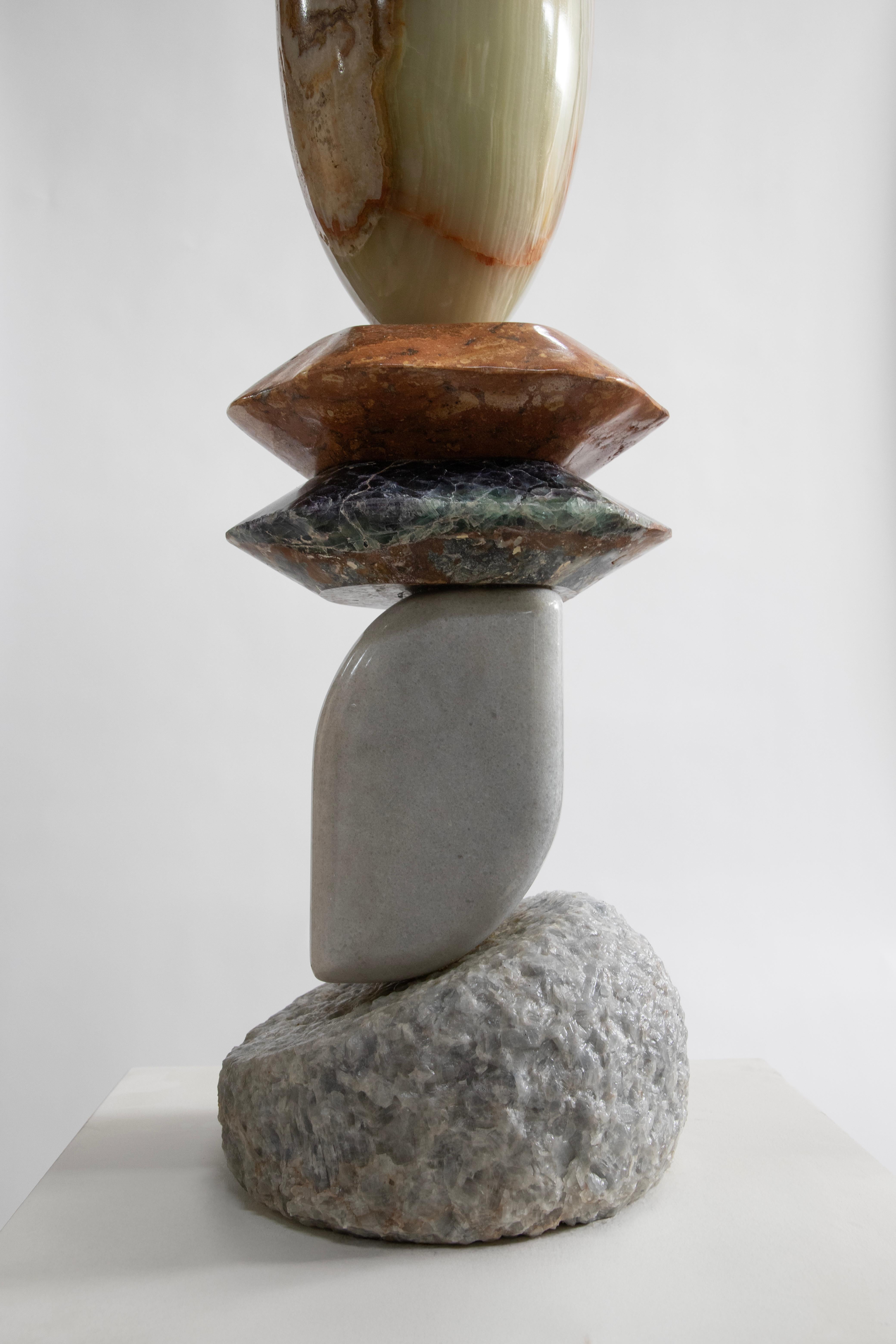 Intagliato a mano Reliquie cosmiche 10 - Sten Studio - 2025 - Unico - Totem in pietre naturali in vendita