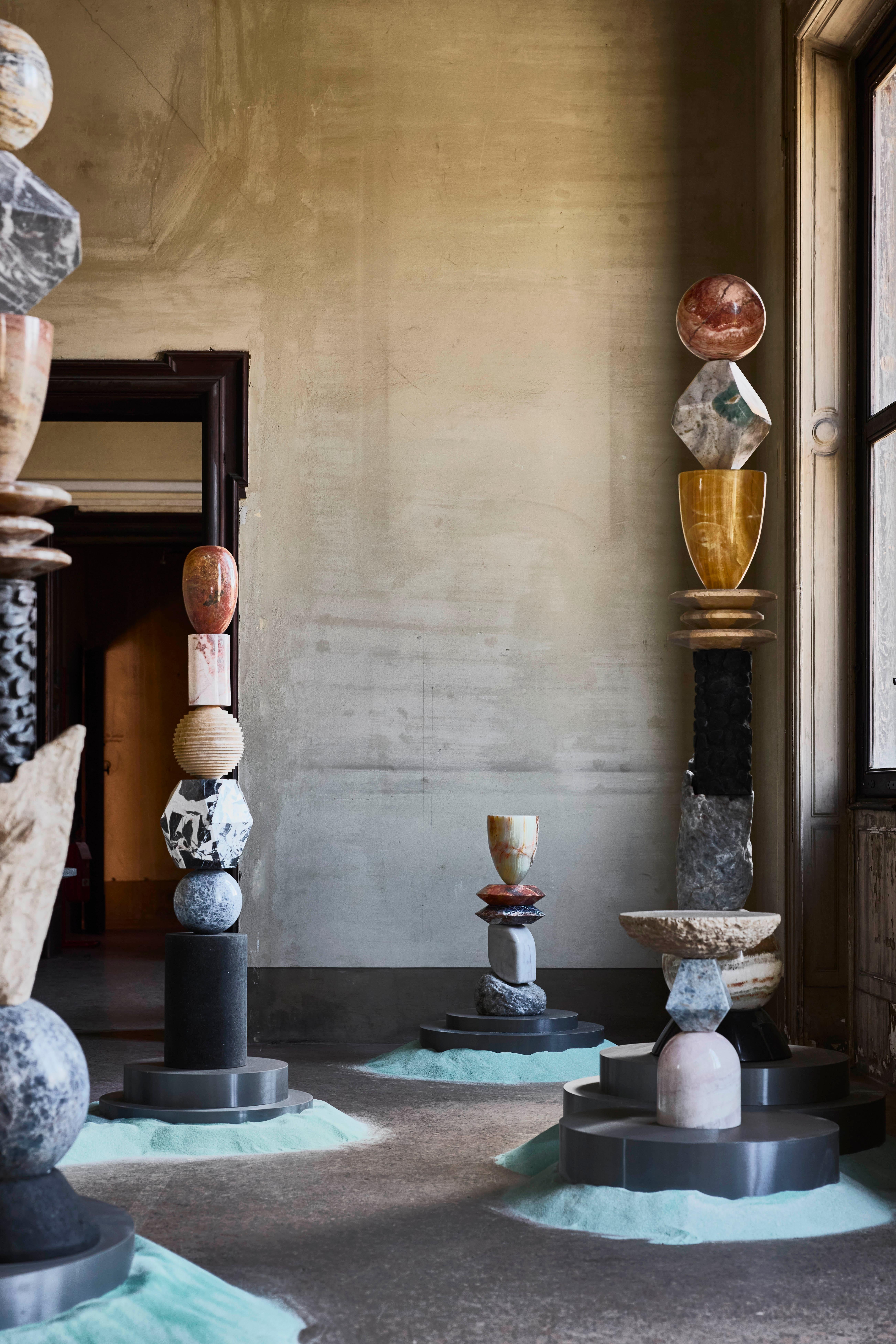 XXI secolo e contemporaneo Reliquie cosmiche 10 - Sten Studio - 2025 - Unico - Totem in pietre naturali in vendita