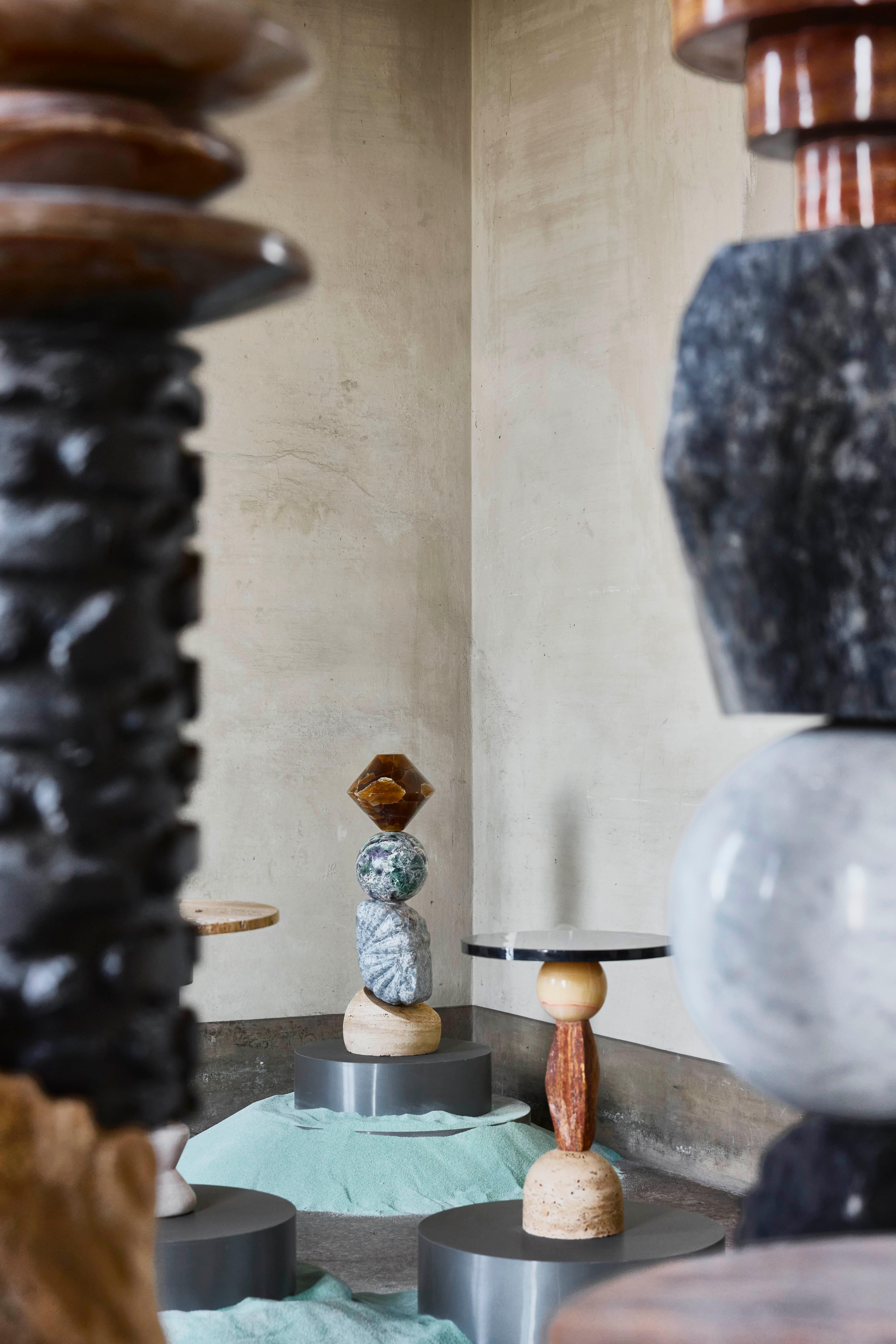 XXI secolo e contemporaneo Reliquie cosmiche 11 - Sten Studio - 2025 - Unico - Totem in pietre naturali in vendita