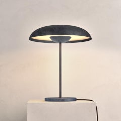 Lampada da tavolo 'Solstizio cosmico Callisto', lampada fatta a mano in ottone patinato Callisto