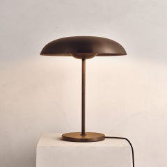 Lampe de bureau Solstice Noir en laiton patiné bronze foncé, faite à la main