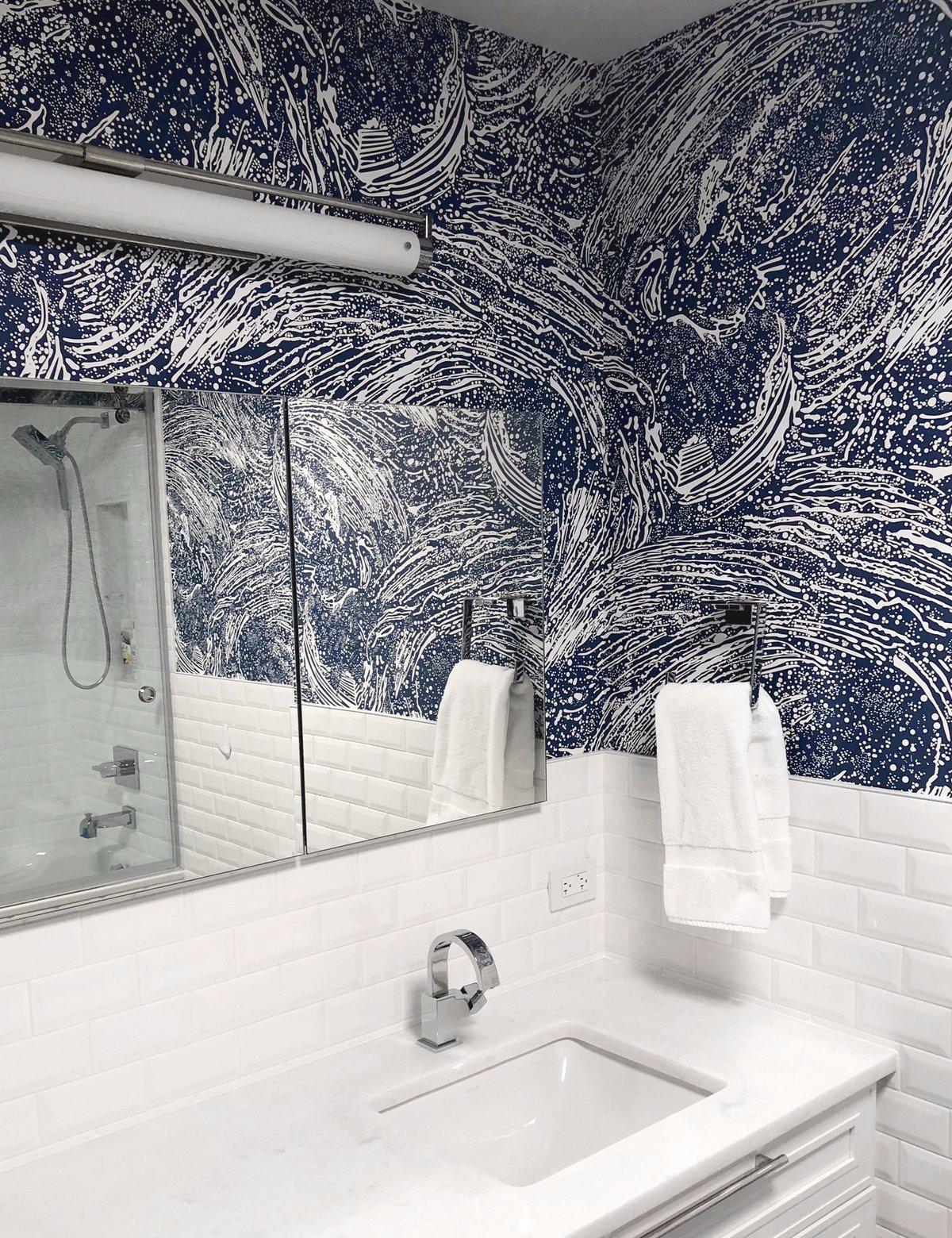 Cosmic Splash Designer Wallpaper in Lazurite 'White and Navy' In New Condition For Sale In Brooklyn, NY