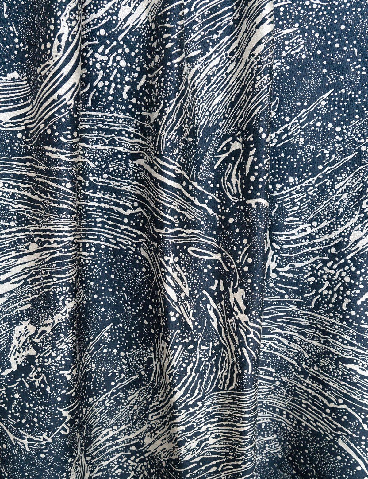 Cosmic Splash Woven Commercial Grade Fabric in Oxford, White and Navy In New Condition For Sale In Brooklyn, NY