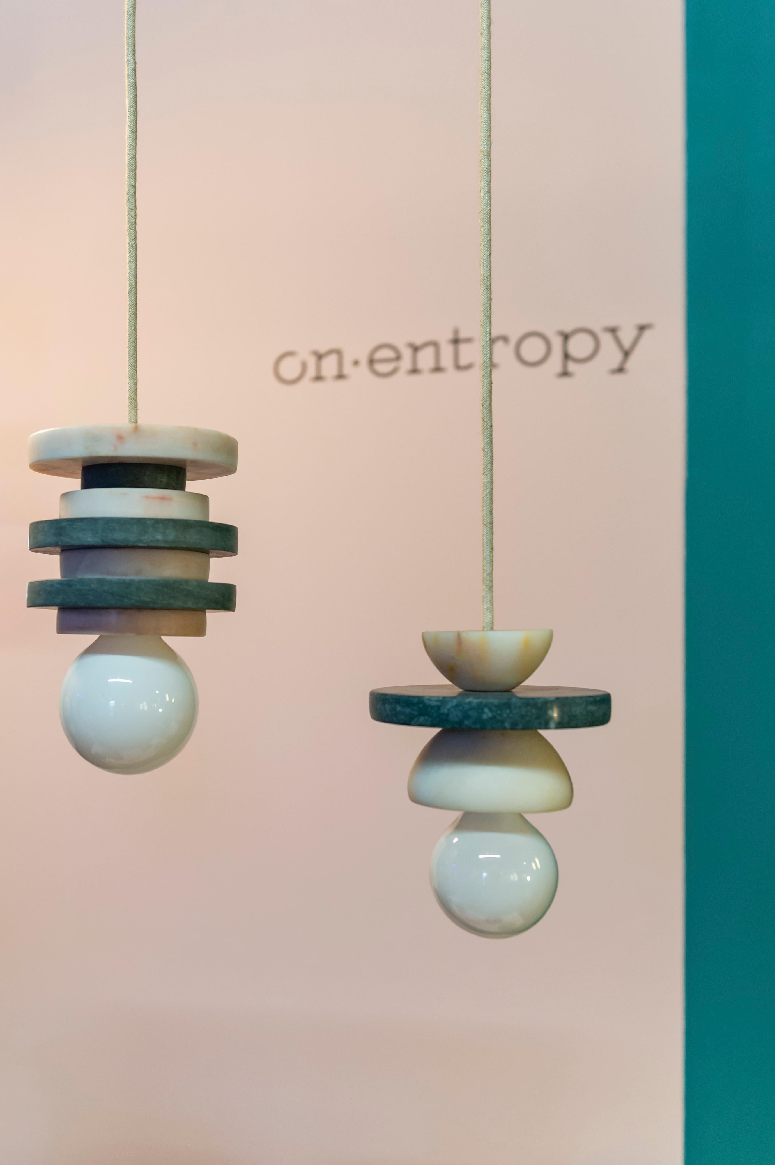 Luce a sospensione in marmo Cosmicity di on.Entropy, nei colori bianco, rosa, grigio e verde in vendita 1