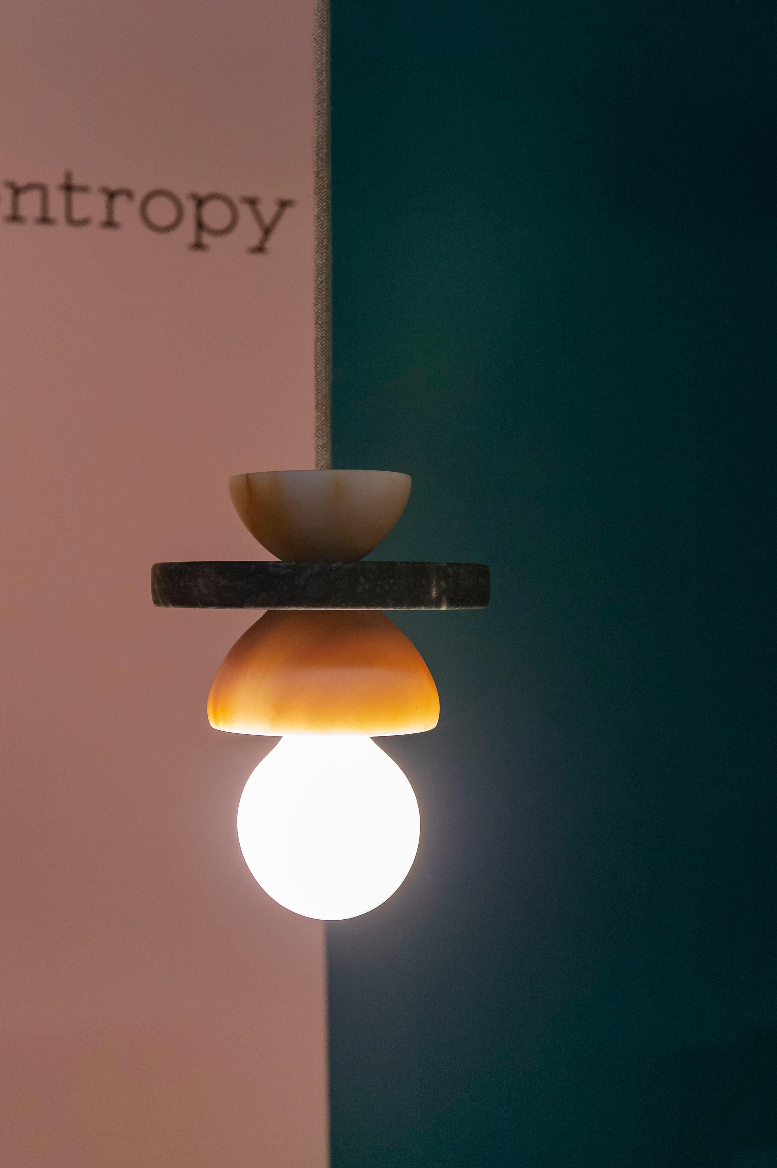 Luce a sospensione in marmo Cosmicity di on.Entropy, nei colori bianco, rosa, grigio e verde in vendita 2