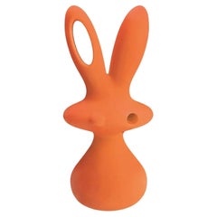 Sculpture orange Cosmo Bunny d' Aki Kuroda