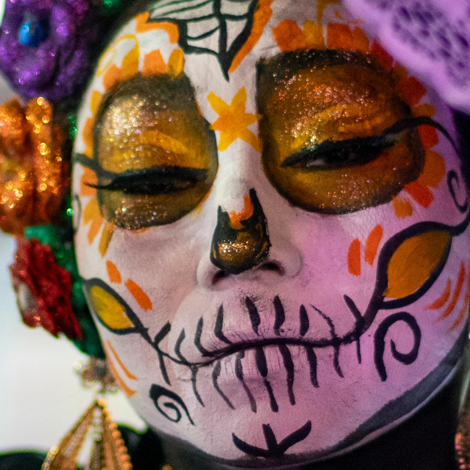 Death with attitude, Day of the Dead, Dia de los Muertos, Isla Mujeres, Mexiko – Photograph von  Cosmo Condina