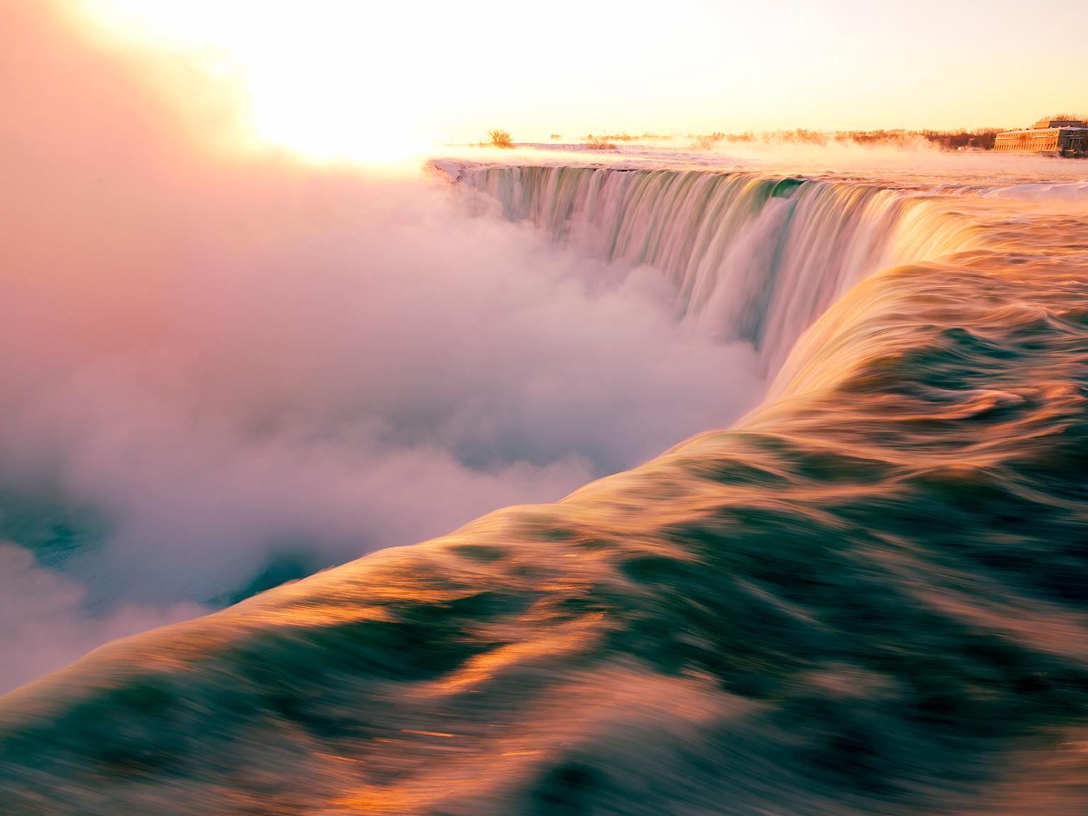  Cosmo Condina Color Photograph - Niagara Falls, Ontario, Canada . The Falls in Winter.