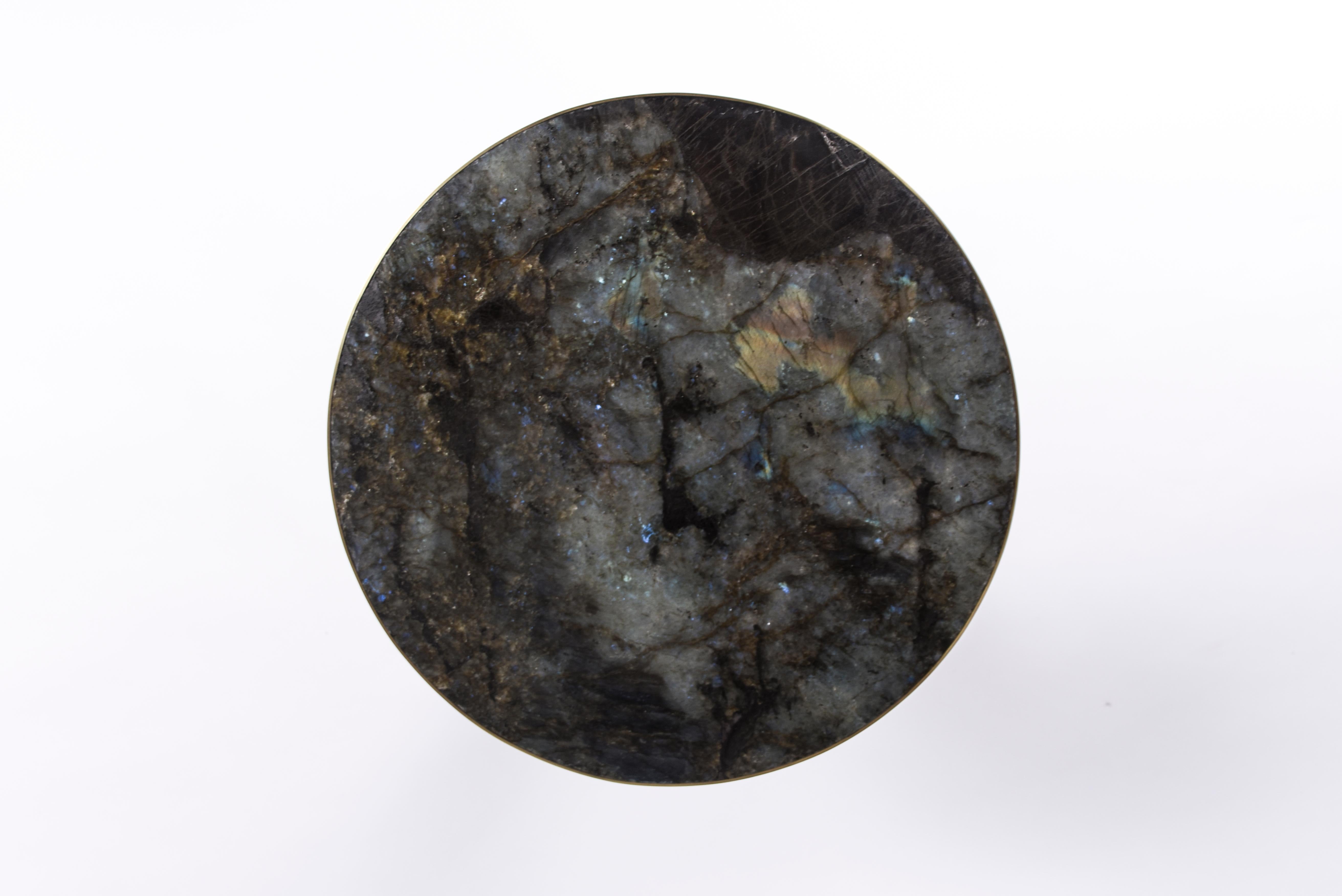 Cosmo Beistelltisch aus Chagrinleder, Lemurian und Bronze-Patina-Messing von Kifu, Paris (Art déco) im Angebot