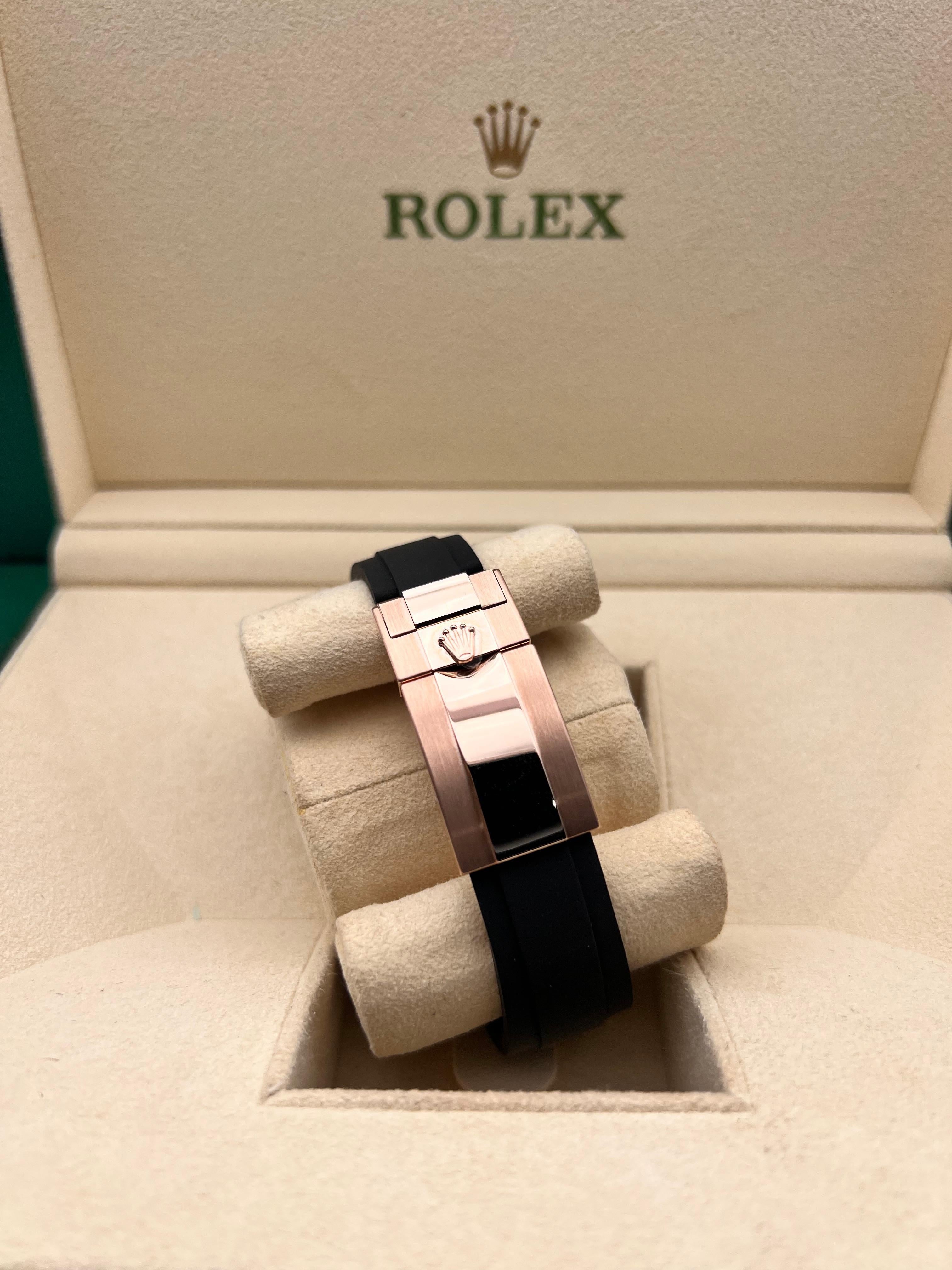 Cosmograph Daytona in 18ct Everose gold, black, with box and papers 1