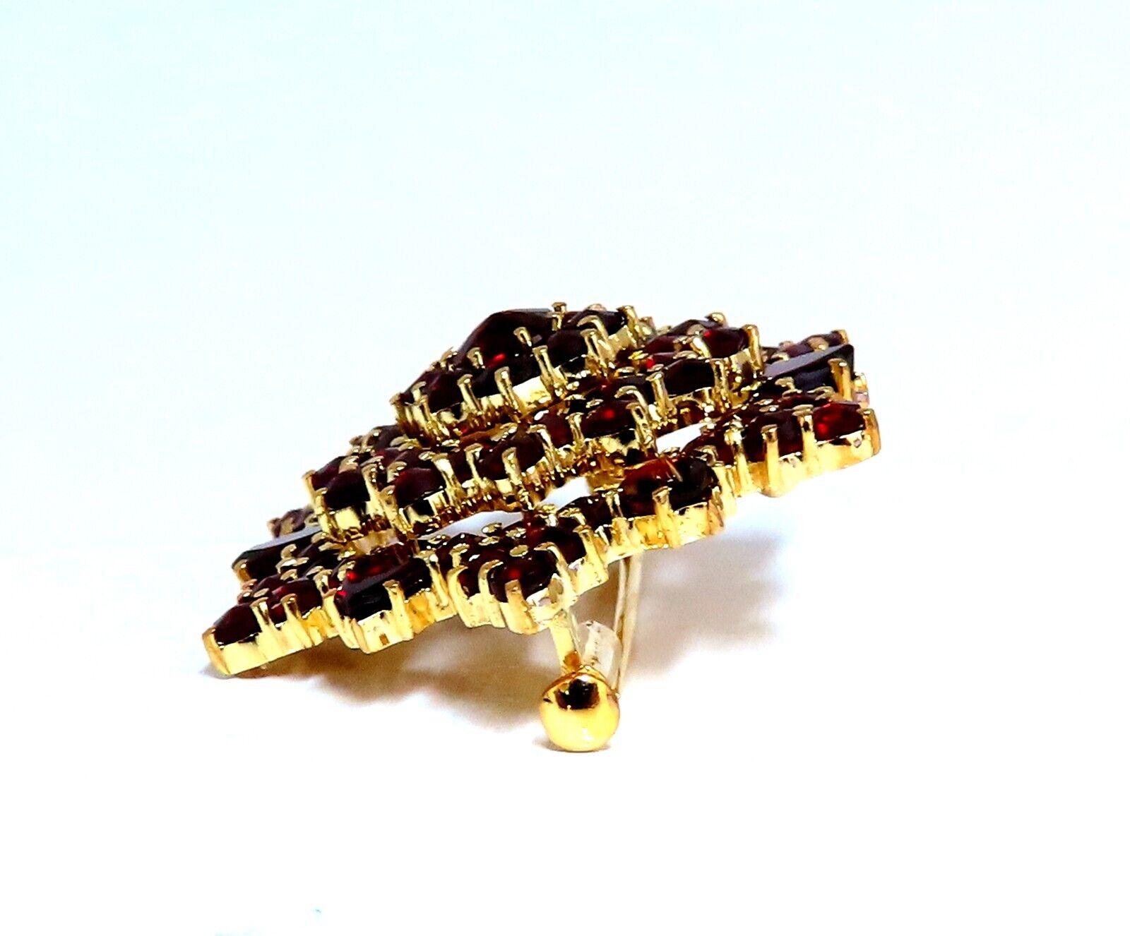 Cosmopolitan Deco Cluster Pin

Very Well Made



3.50ct natural Garnets

30 x 26mm

14kt. yellow gold 

9.2 Grams.