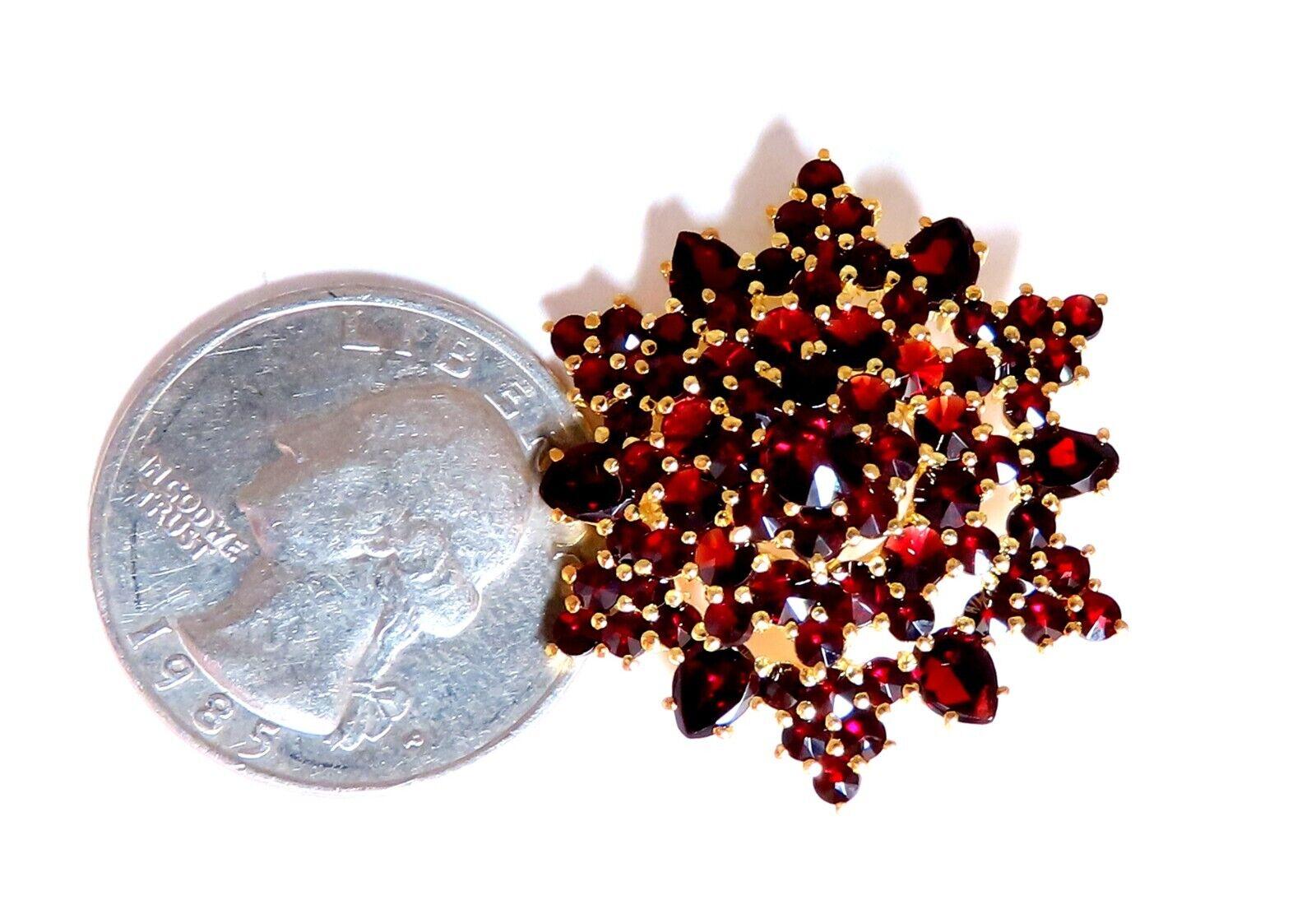 Cosmopolitan 14kt Gold Garnet Pin 14kt In New Condition For Sale In New York, NY