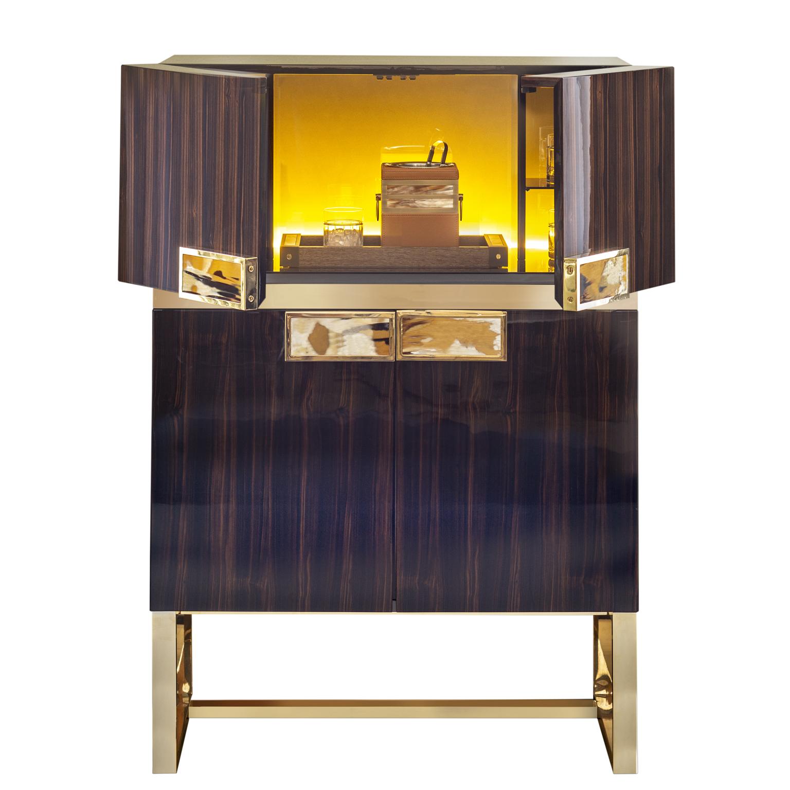 Cosmopolitan Bar Cabinet in Glossy Black Lacquer and Corno Italiano, Mod. 6027 For Sale 1