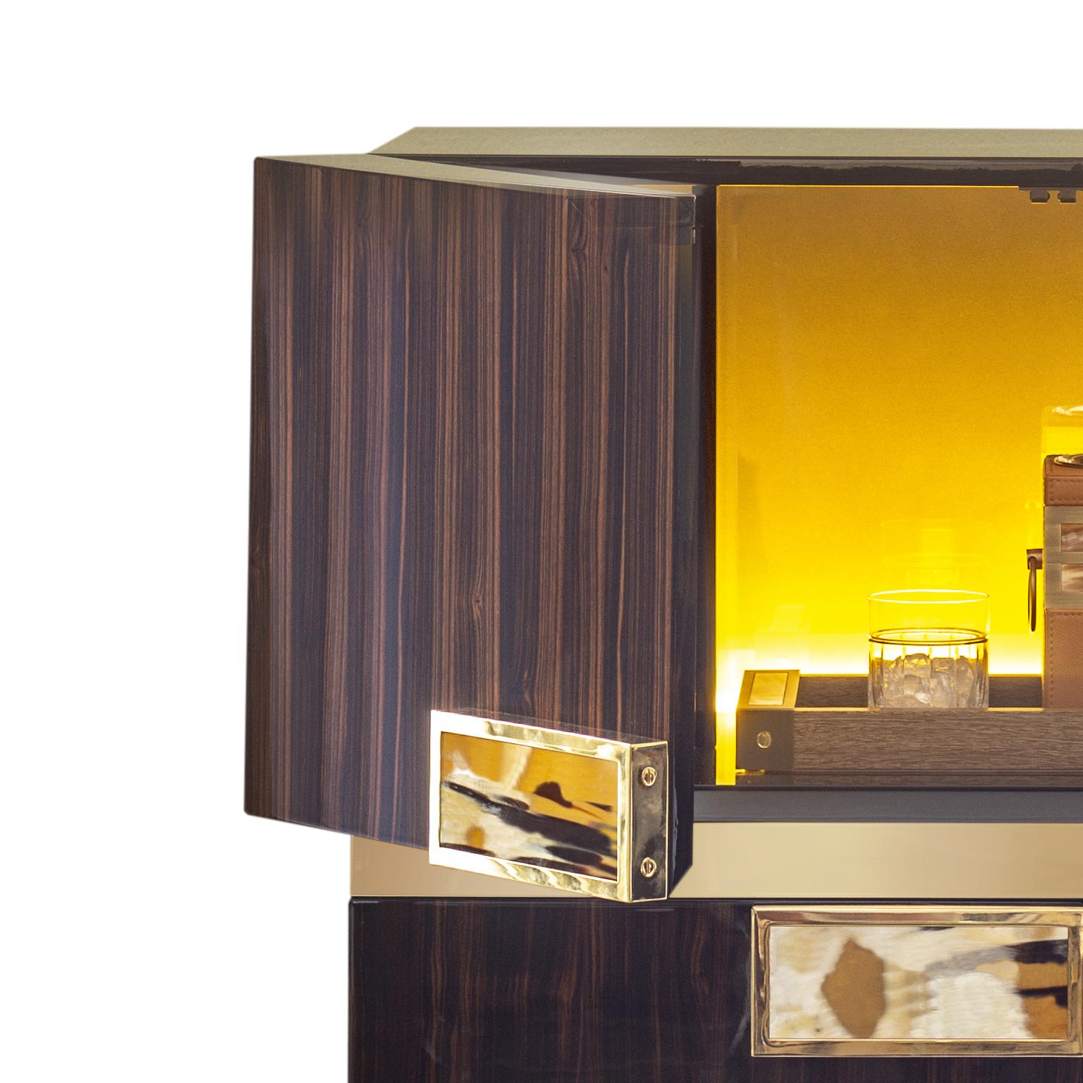 Brass Cosmopolitan Bar Cabinet in Glossy Black Lacquer and Corno Italiano, Mod. 6027 For Sale