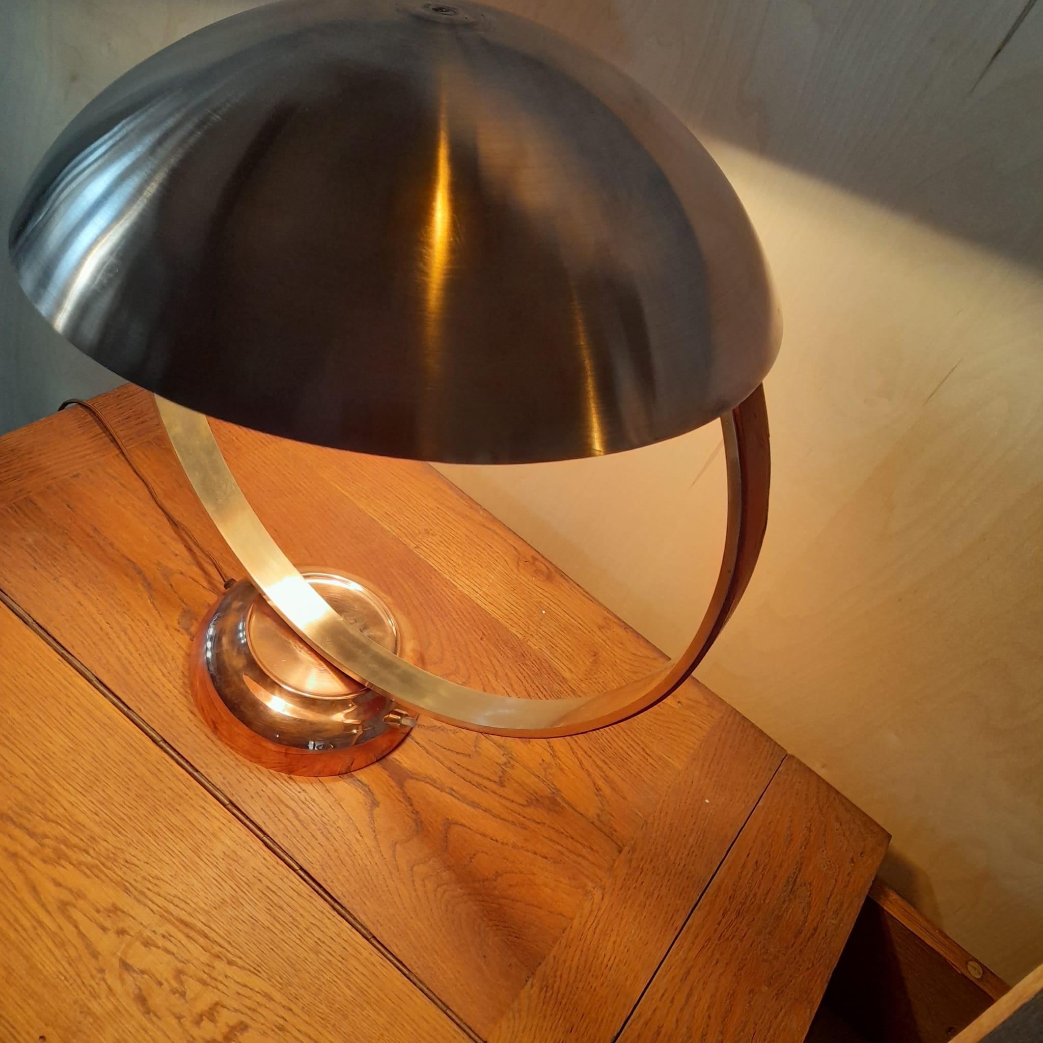 Zeitgenssische Cosmos-Tischlampe aus Messing, Holz, LED-Lampe im Angebot 1