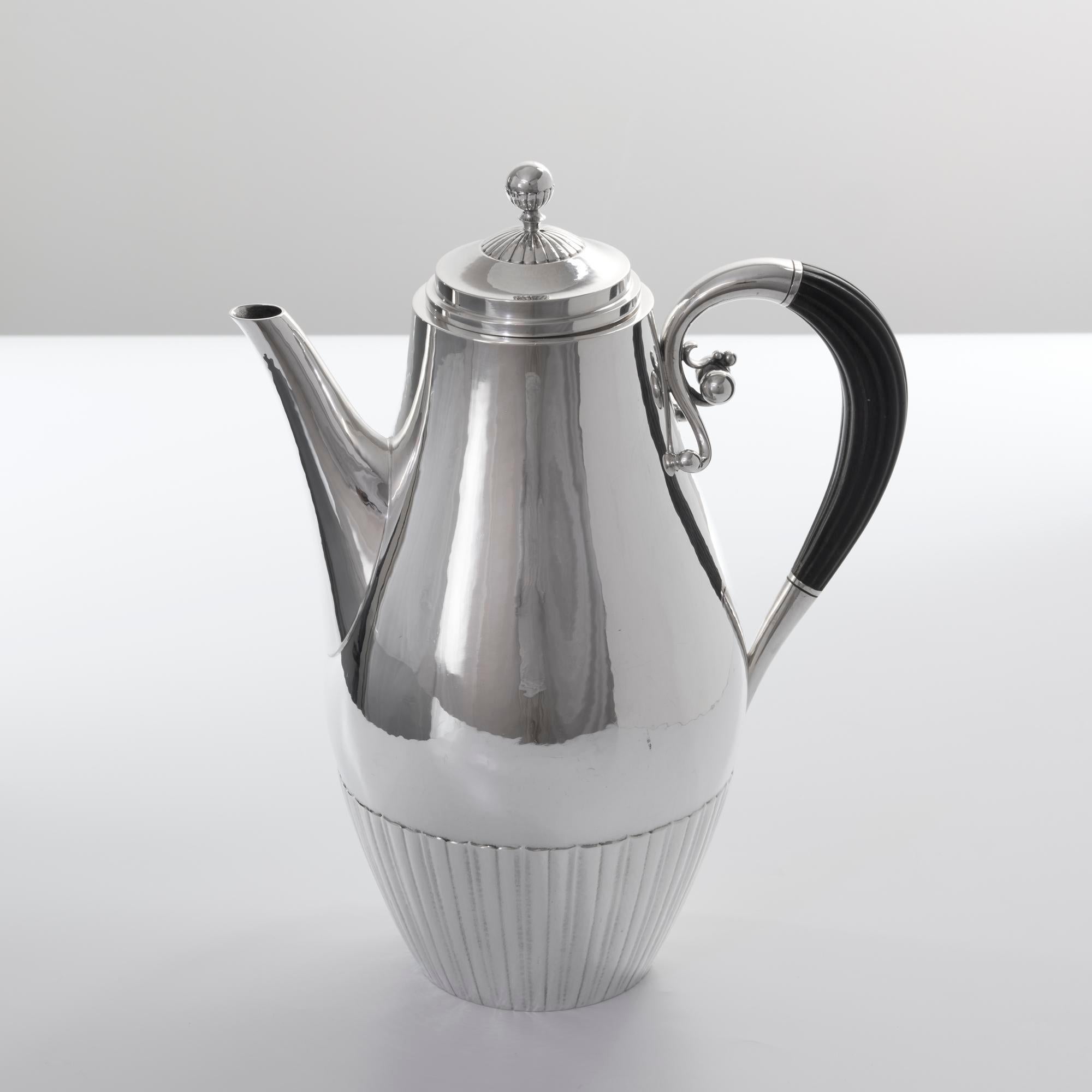Cosmos Kaffeekanne aus dänischem Sterlingsilber von Georg Jensen (Moderne der Mitte des Jahrhunderts) im Angebot
