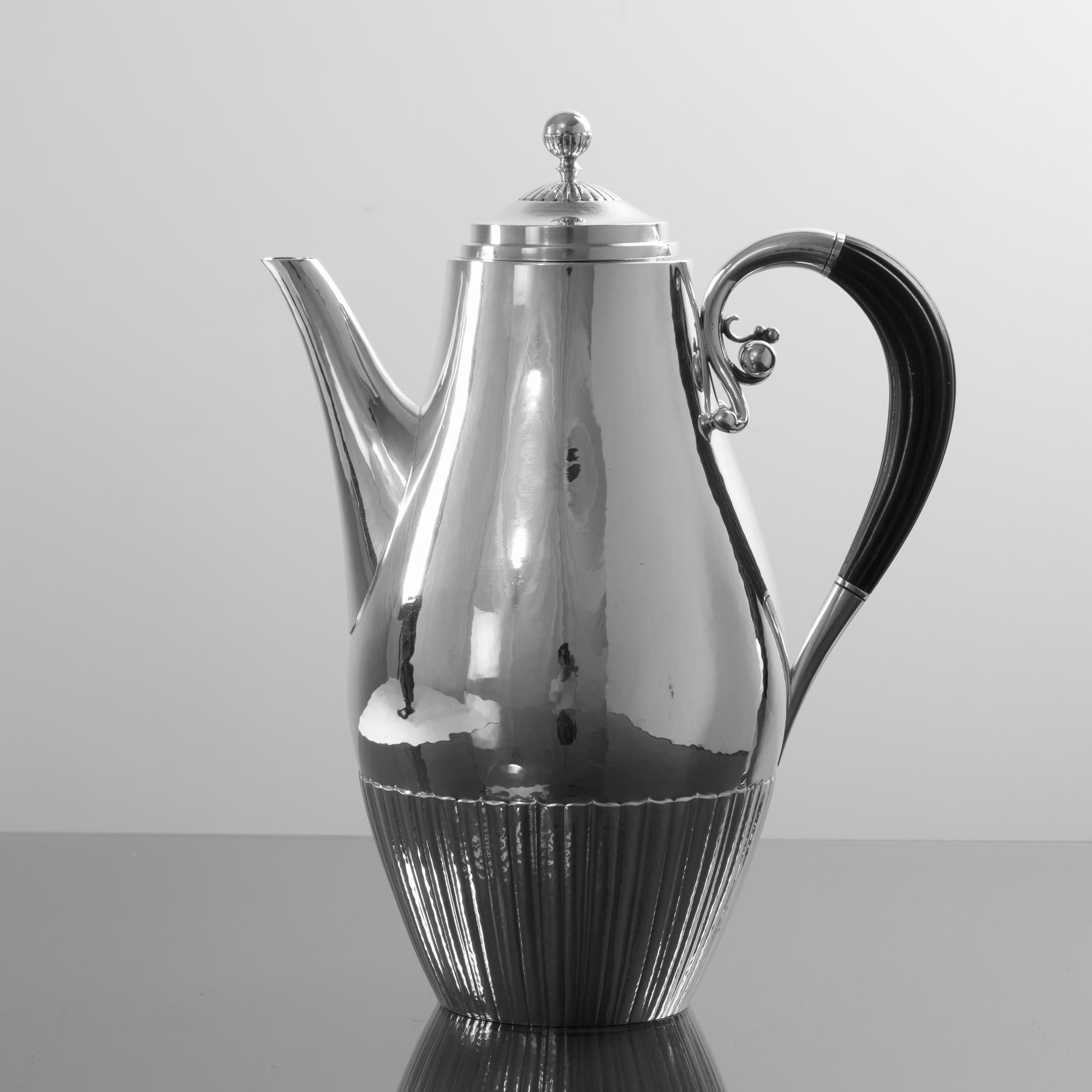 Cosmos Kaffeekanne aus dänischem Sterlingsilber von Georg Jensen im Zustand „Gut“ im Angebot in London, GB
