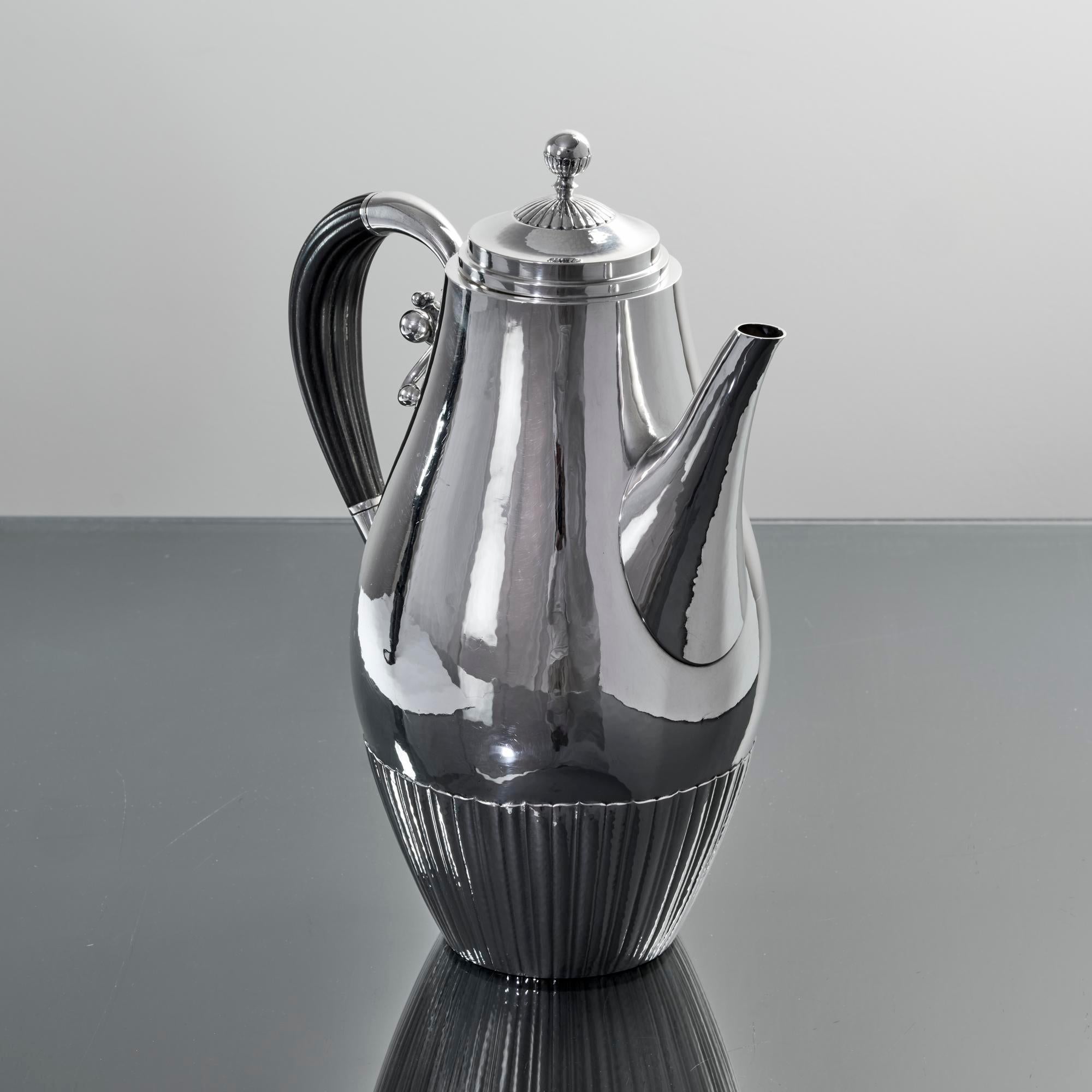 Cosmos Kaffeekanne aus dänischem Sterlingsilber von Georg Jensen (Mitte des 20. Jahrhunderts) im Angebot