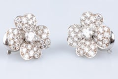 "Cosmos" earrings by Van Cleef & Arpels in gold and diamonds