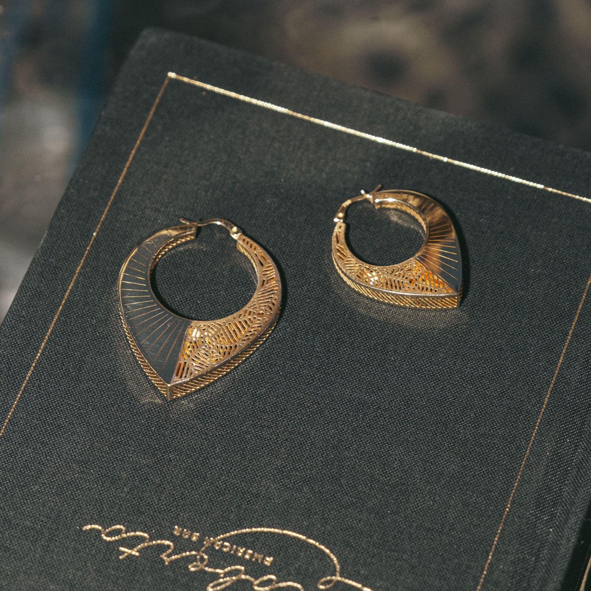 Grandes boucles d'oreilles Cosmos en or massif 18K, design géométrique filigrané fait à la main en vente 2