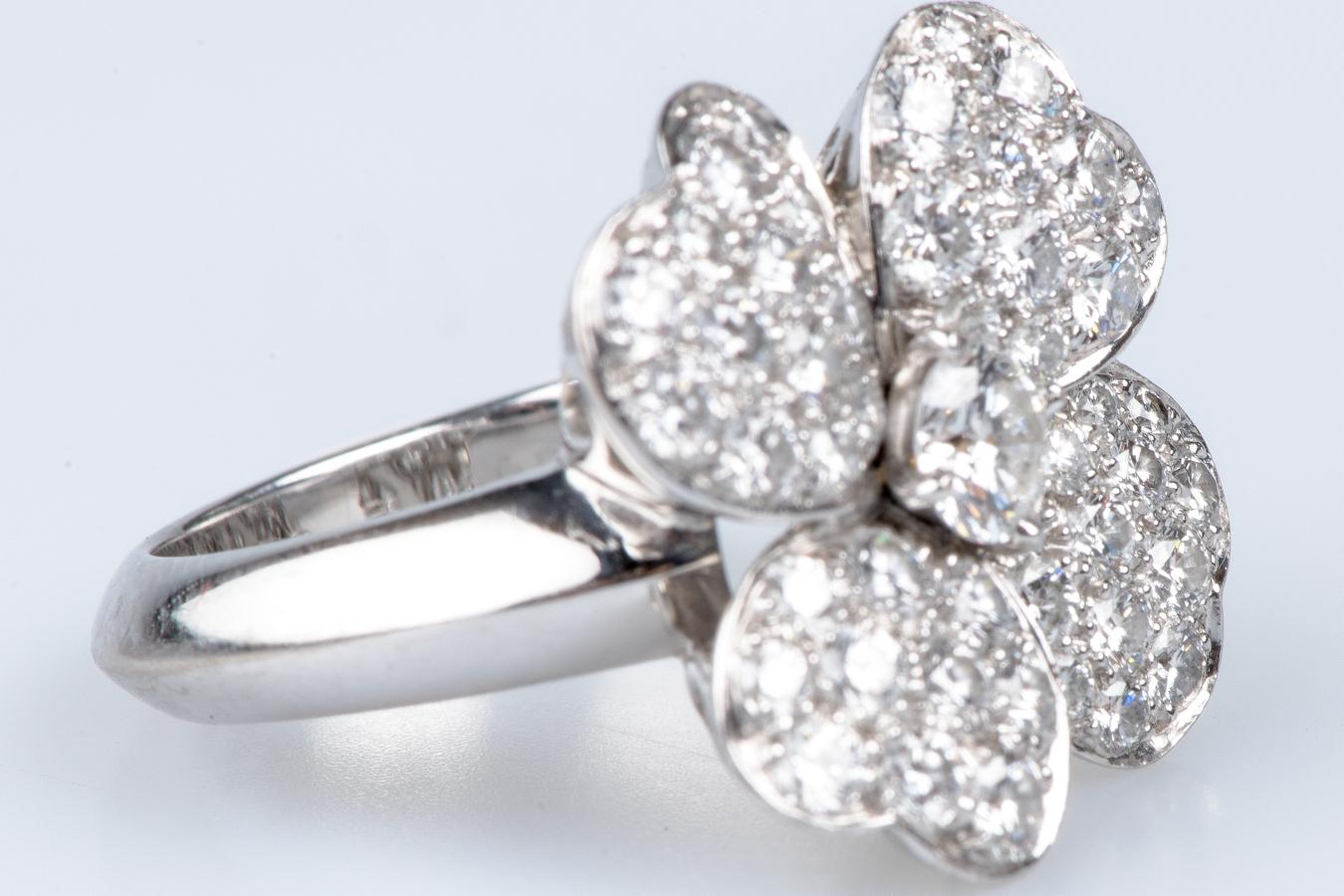 Cosmos-Ring von Van Cleef & Arpels mit 53 Diamanten  im Angebot 8