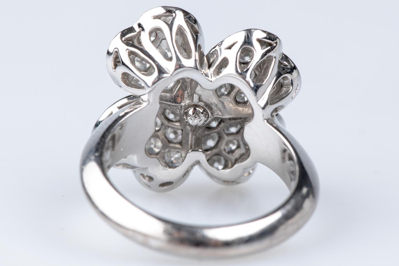 Cosmos-Ring von Van Cleef & Arpels mit 53 Diamanten  im Angebot 2