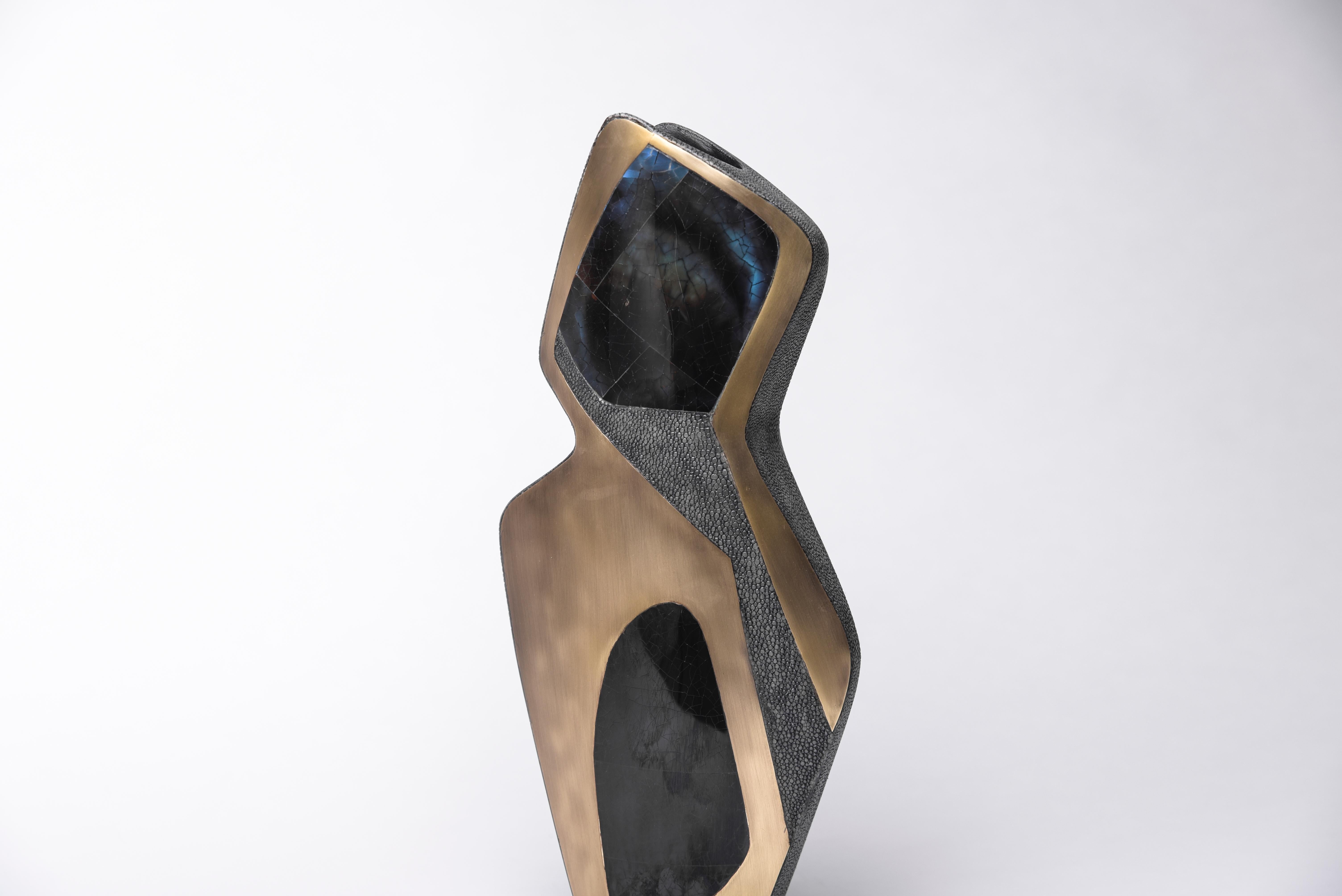 Cosmos-Vase aus Chagrinleder, Perlmutt und Bronze-Patina-Messing von R&Y Augousti im Angebot 4