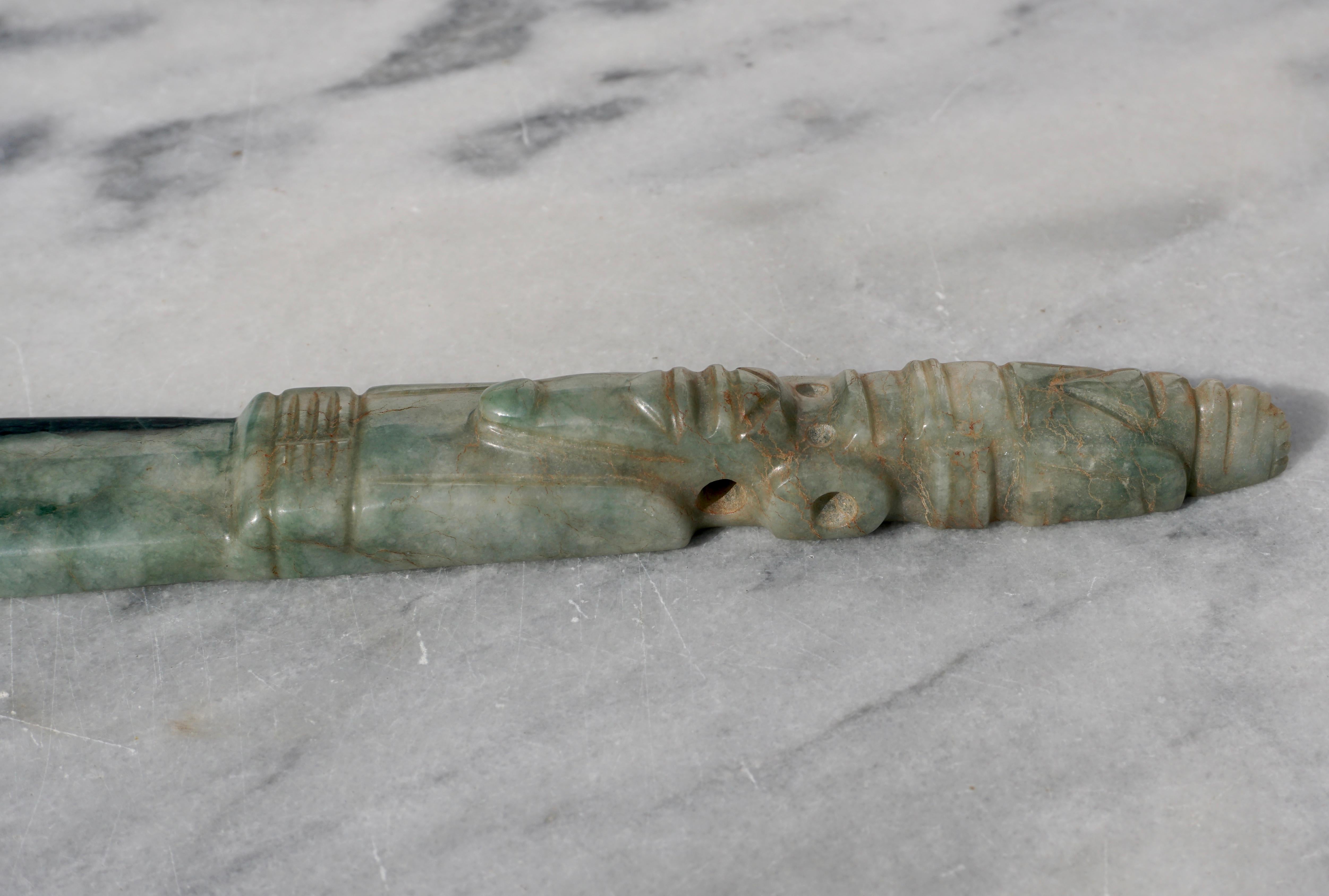 Sculpté à la main COSTA Rica Pre-Columbian Jade Axe Avian Celt God Pendentif en vente