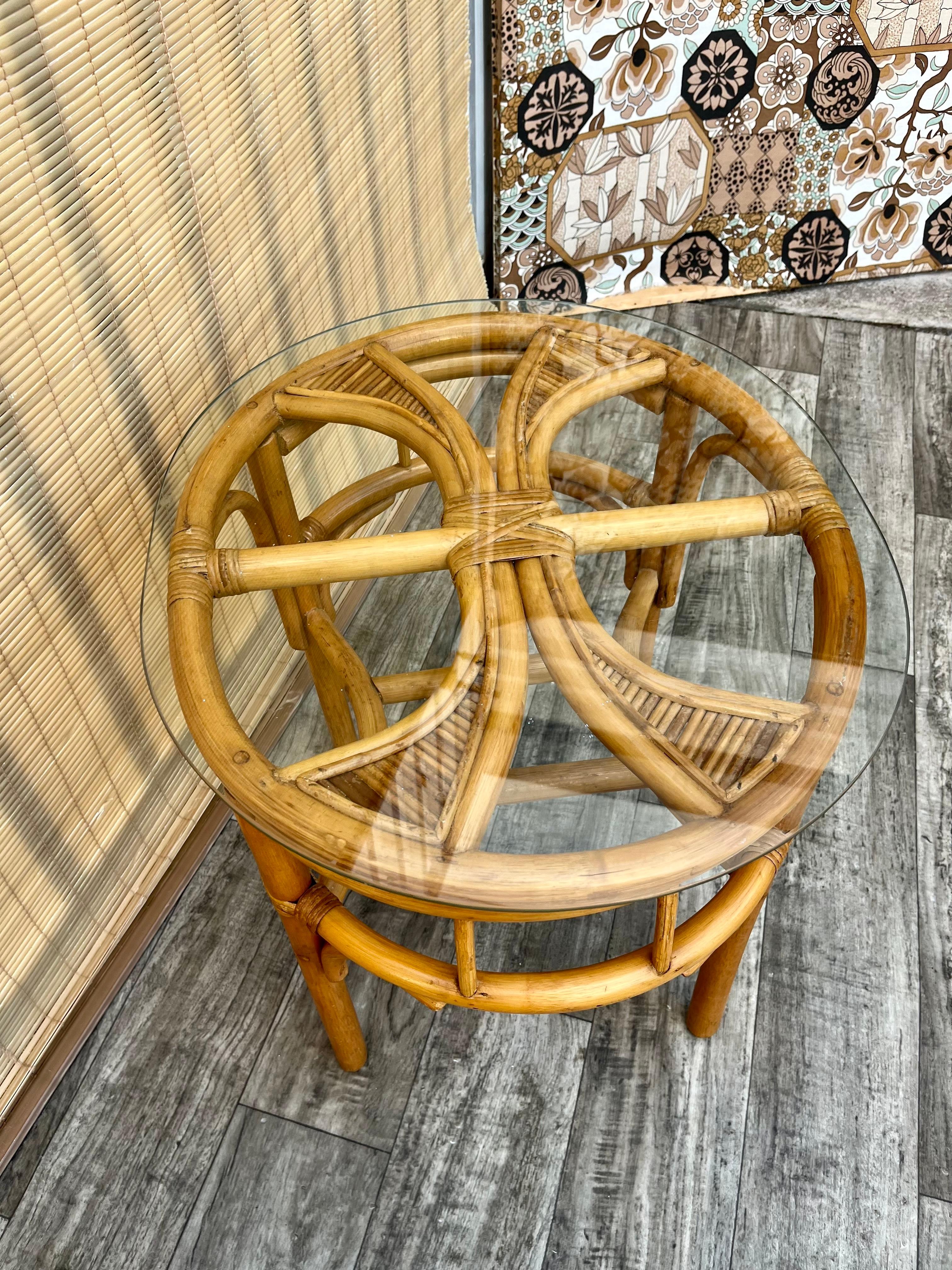 Costal Style/ Bohemian Split Bamboo and Rattan Boho Side Table. Circa 1980s In Good Condition For Sale In Miami, FL