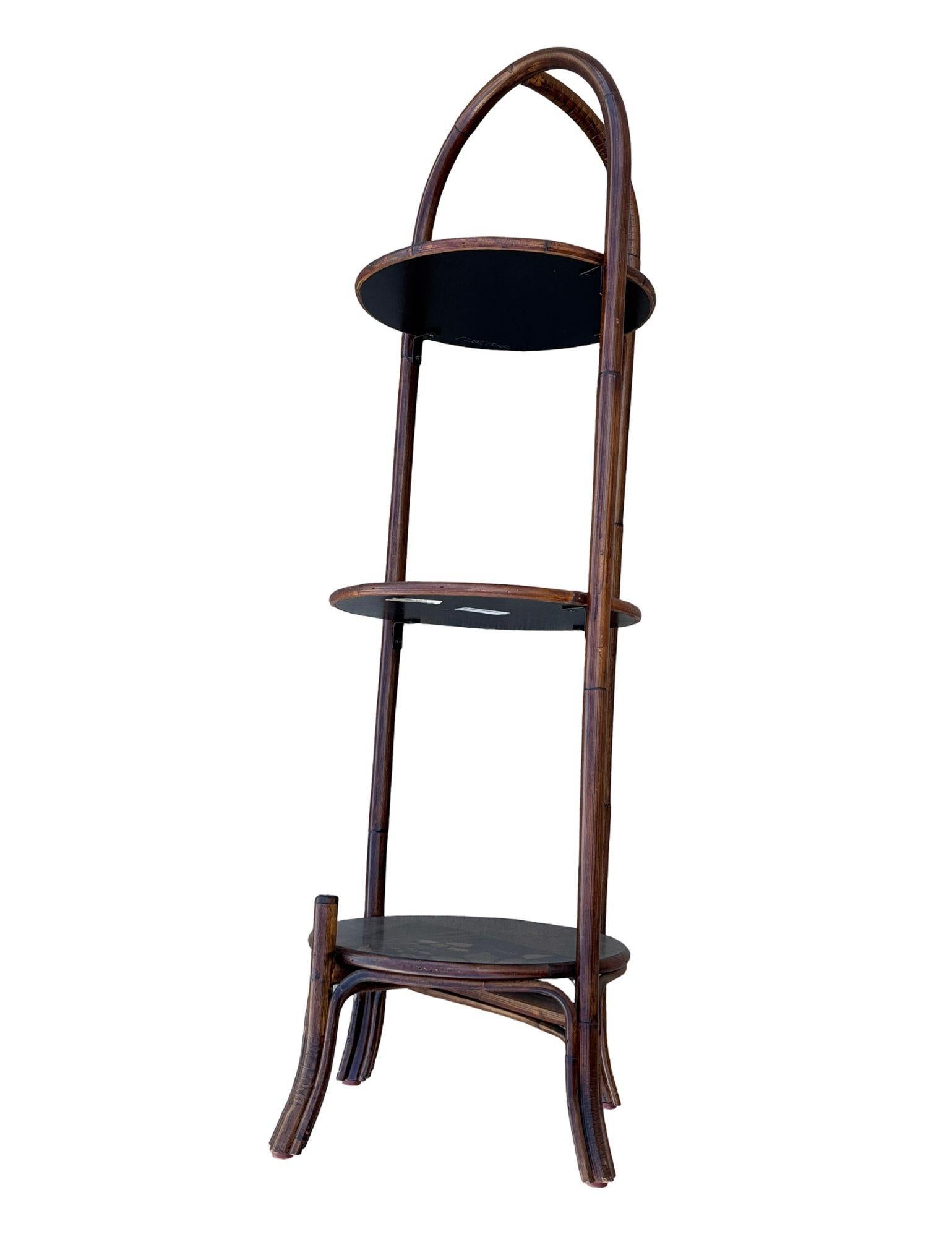 Costal Three Tiered Dark Stained Rattan Shelf w East Asian Motif Tops en venta 3