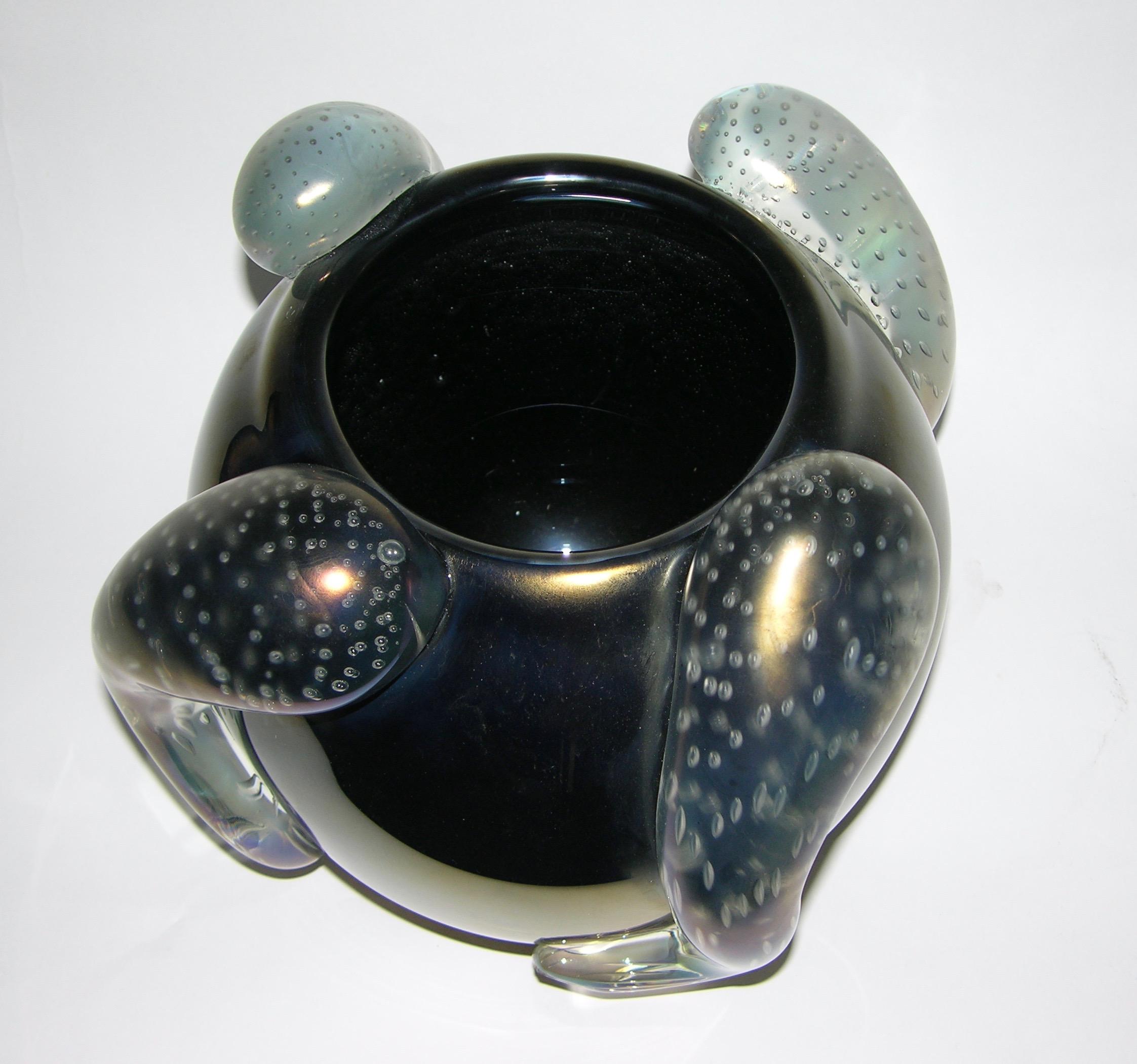 Fait main Costantini - Paire de vases ronds en verre de Murano noir irisé, sculptés, en Italie en vente