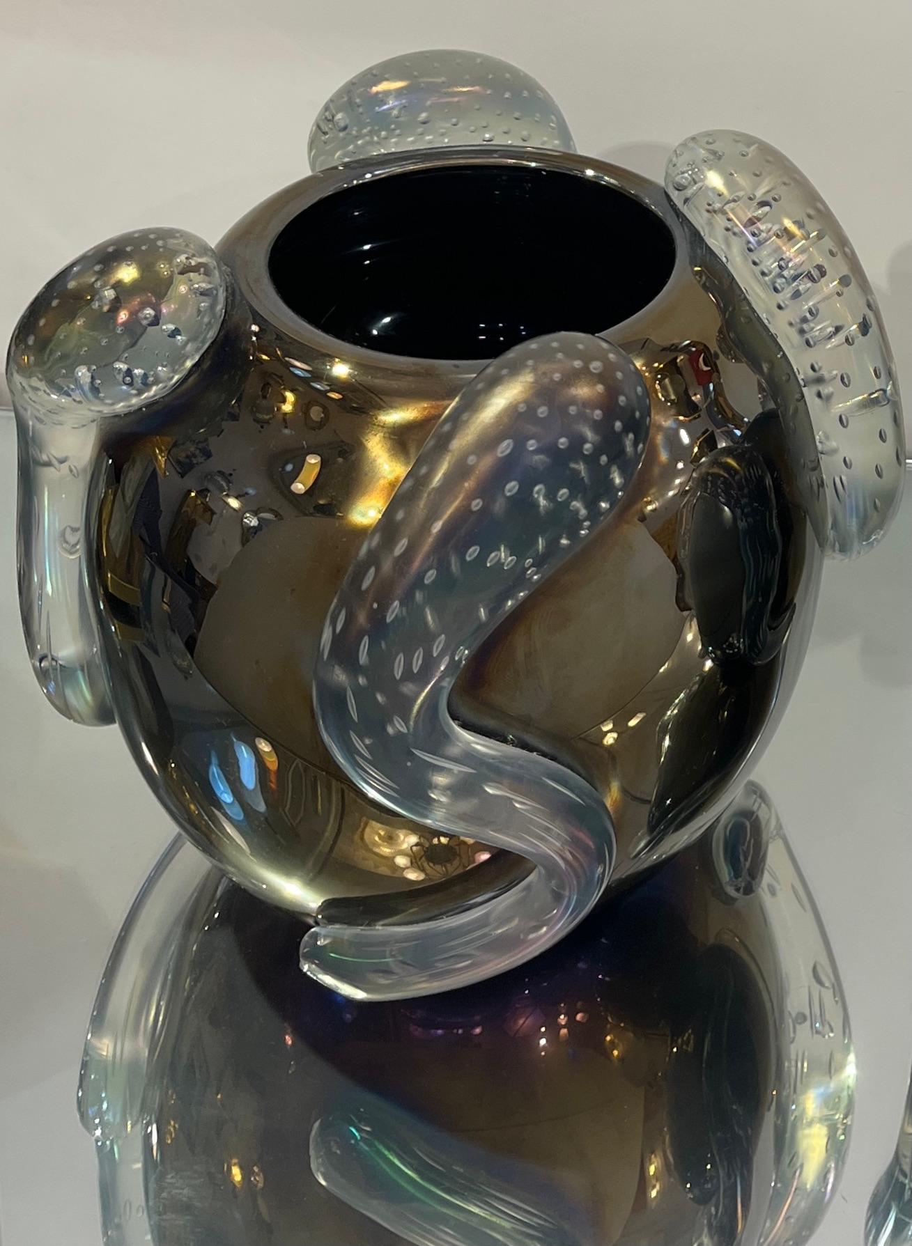 Fine XX secolo Costantini Scultura Italiana Vaso rotondo in vetro di Murano nero iridescente in vendita