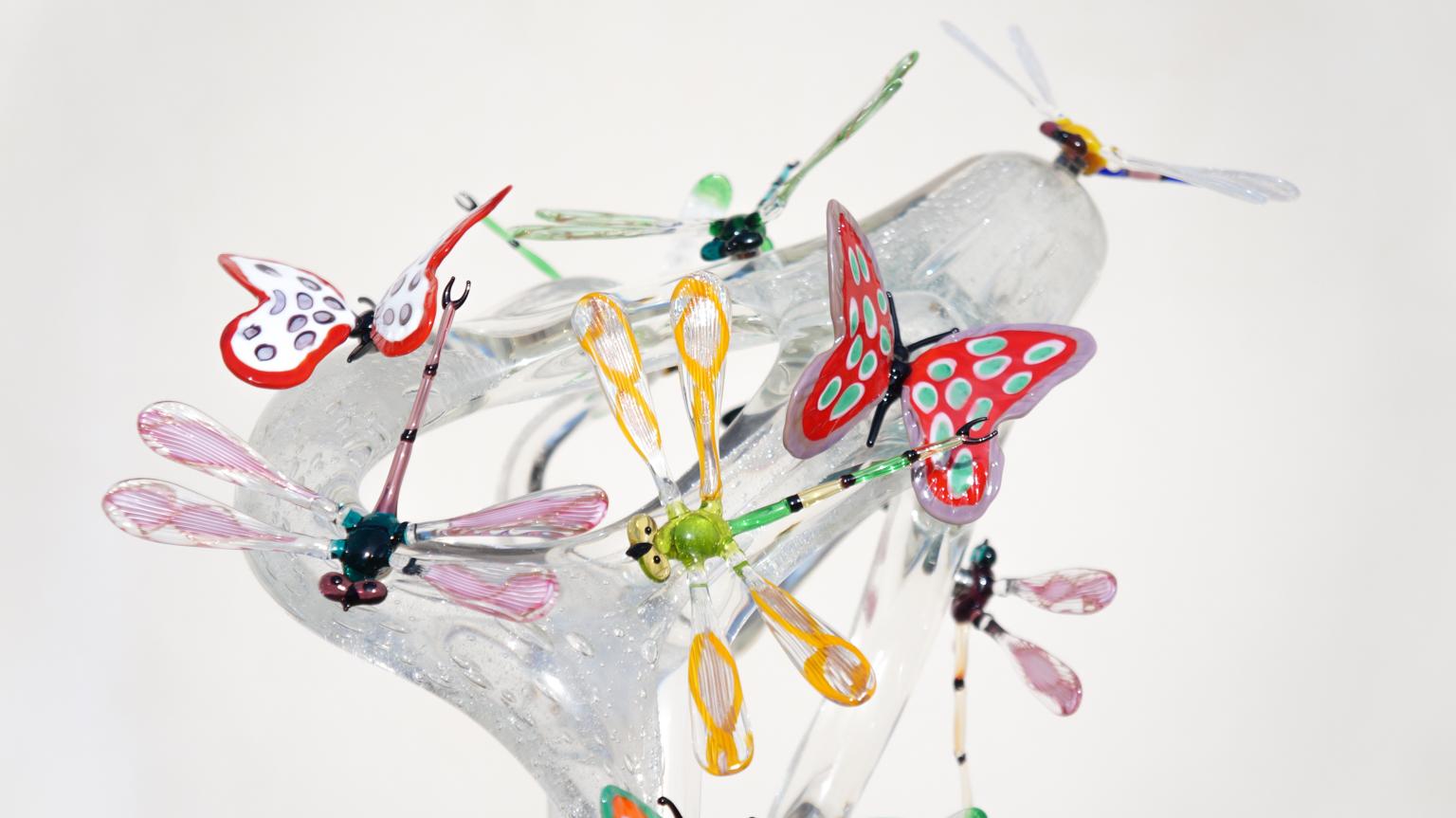 Fait main Costantini Modernity Murano Glass Sculpture avec papillons et libellules en vente