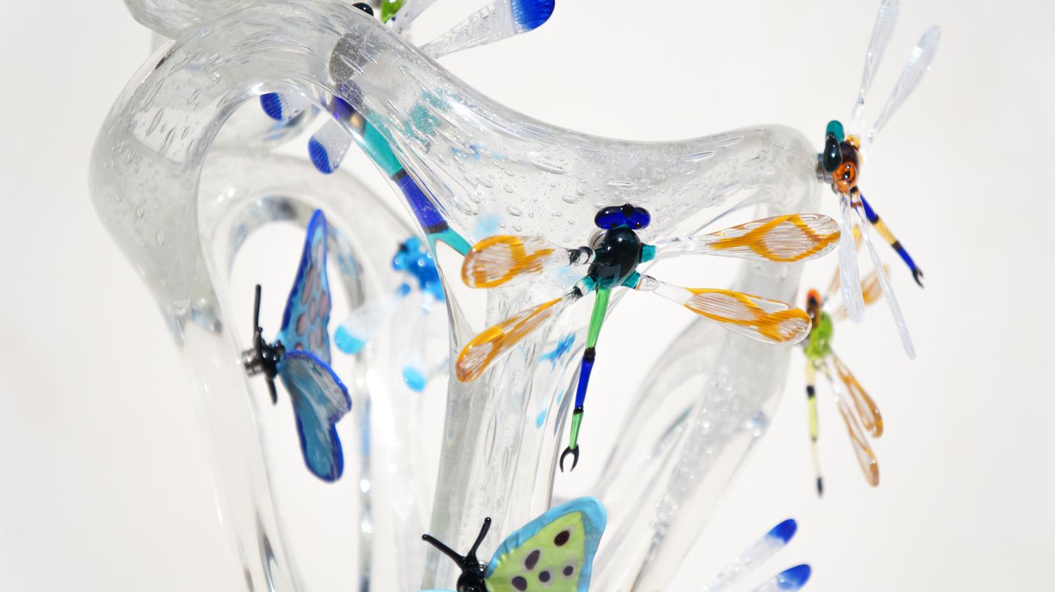 XXIe siècle et contemporain Costantini Modernity Murano Glass Sculpture avec papillons et libellules en vente