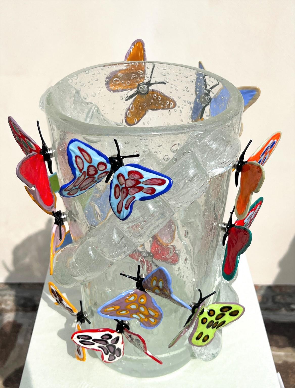 Costantini Diego Modern Crystal Pulegoso Made Murano Glass Vase avec papillons en vente 3