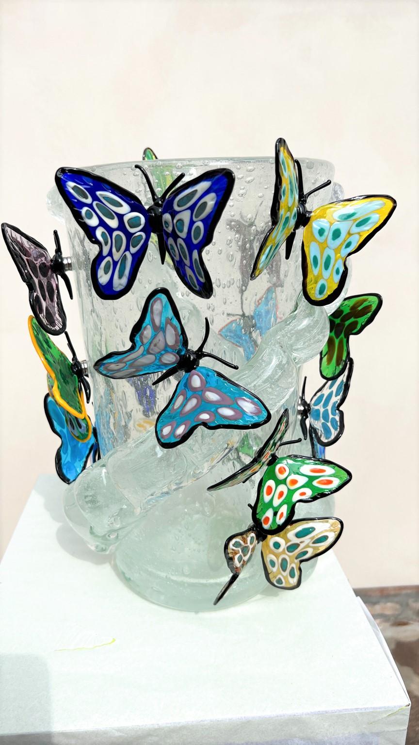 Costantini Diego Modern Crystal Pulegoso Made Murano Glass Vase avec papillons en vente 4