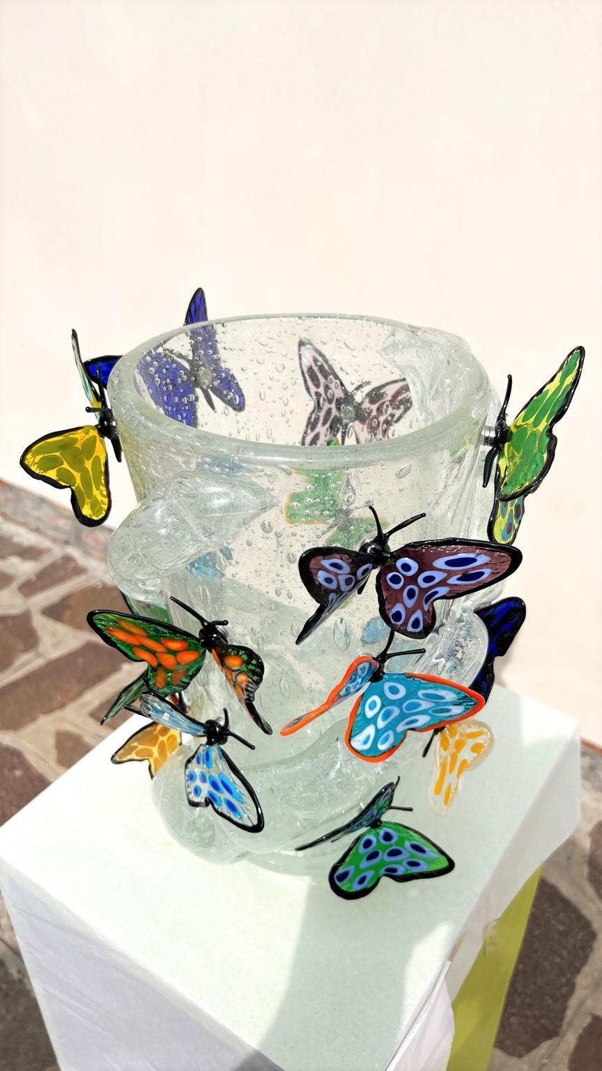 Costantini Diego Modern Crystal Pulegoso Made Murano Glass Vase avec papillons en vente 10