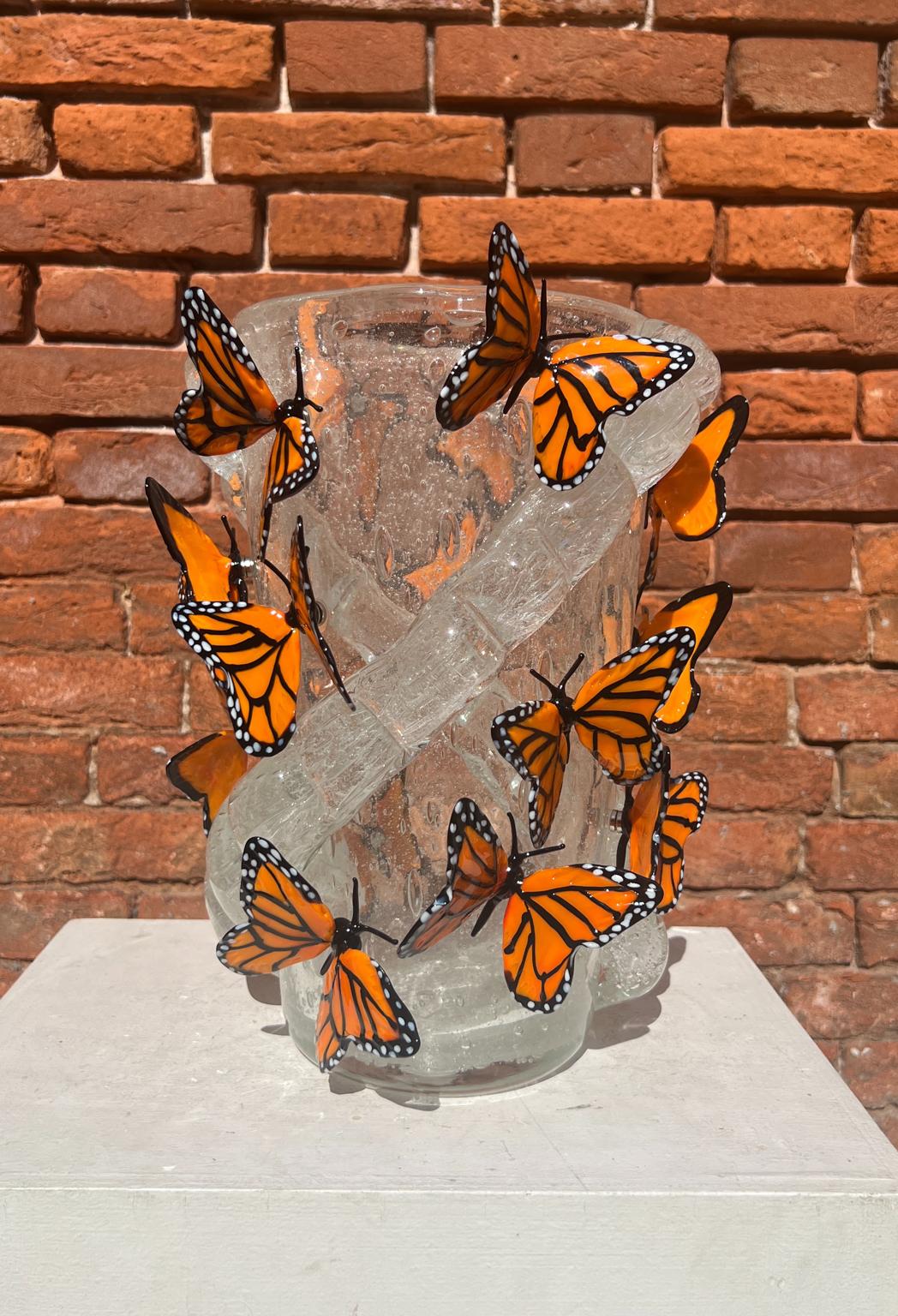 Costantini Diego Modern Crystal Pulegoso Made Murano Glass Vase with Butterflies For Sale 9