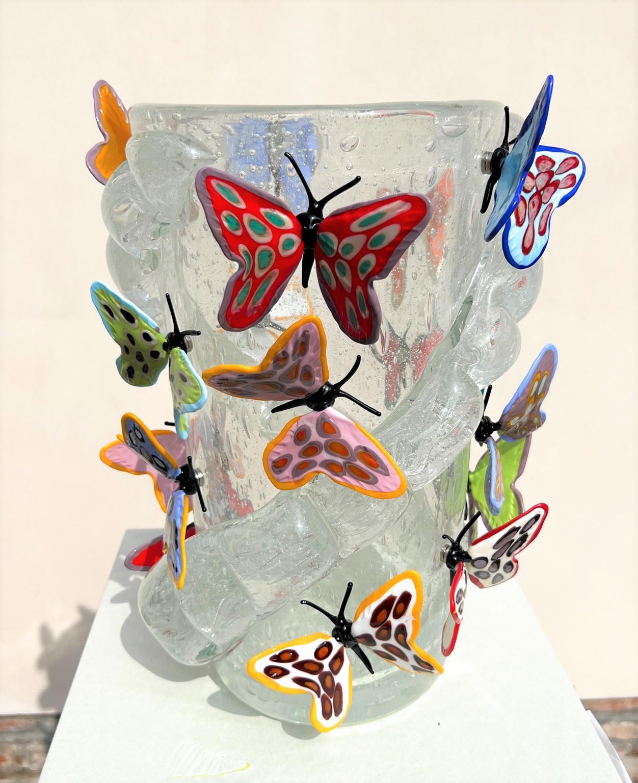 Handmade Crystal Pulegoso Murano glass blown vase with 16 multicolored butterflies attached with magnet. 
Modern vase ideal for a modern and rustic classic environment, for everyone. This work was carried out in collaboration between the