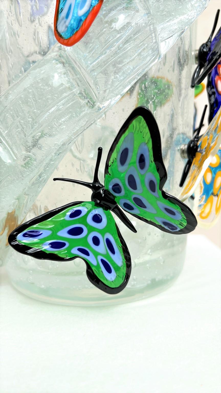 XXIe siècle et contemporain Costantini Diego Modern Crystal Pulegoso Made Murano Glass Vase avec papillons en vente