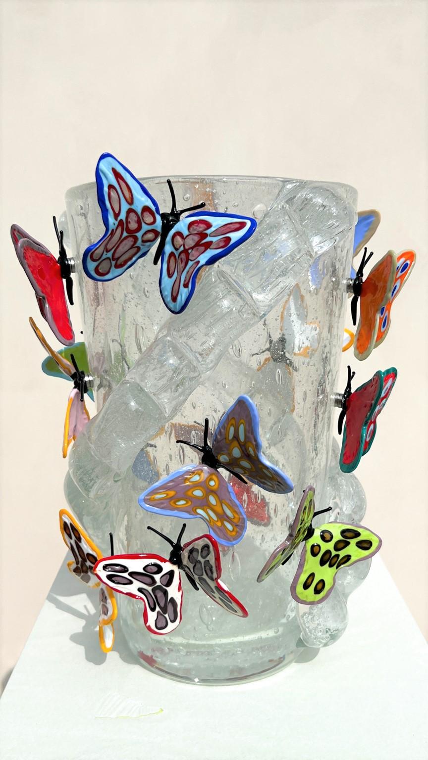Costantini Diego Modern Crystal Pulegoso Made Murano Glass Vase avec papillons en vente 2