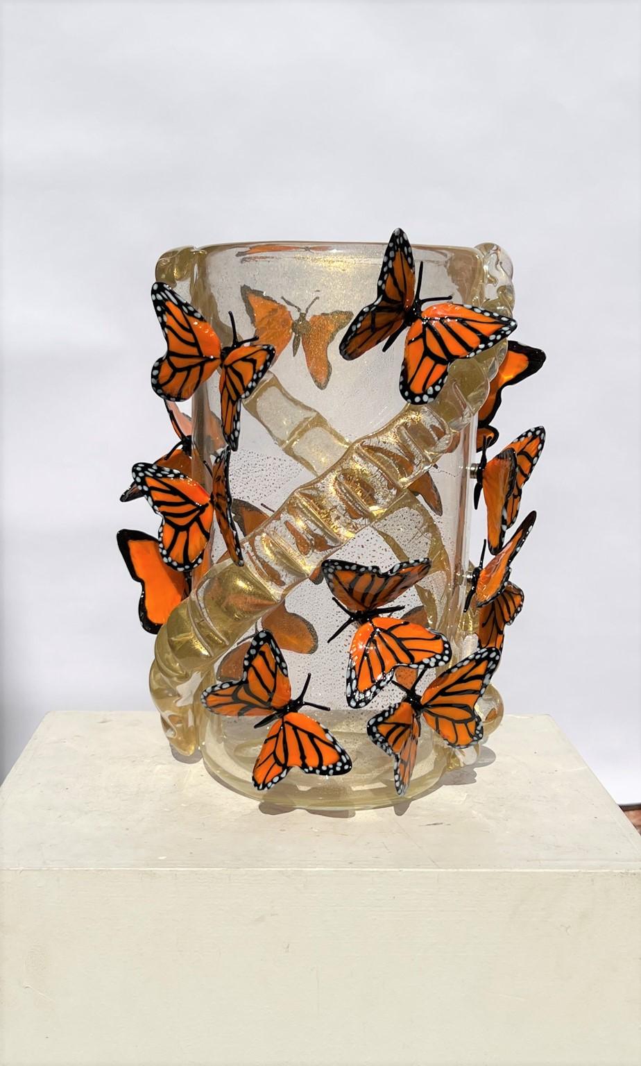 Costantini Diego Modern Real Gold Made Murano Glass Vase avec papillons en vente 3