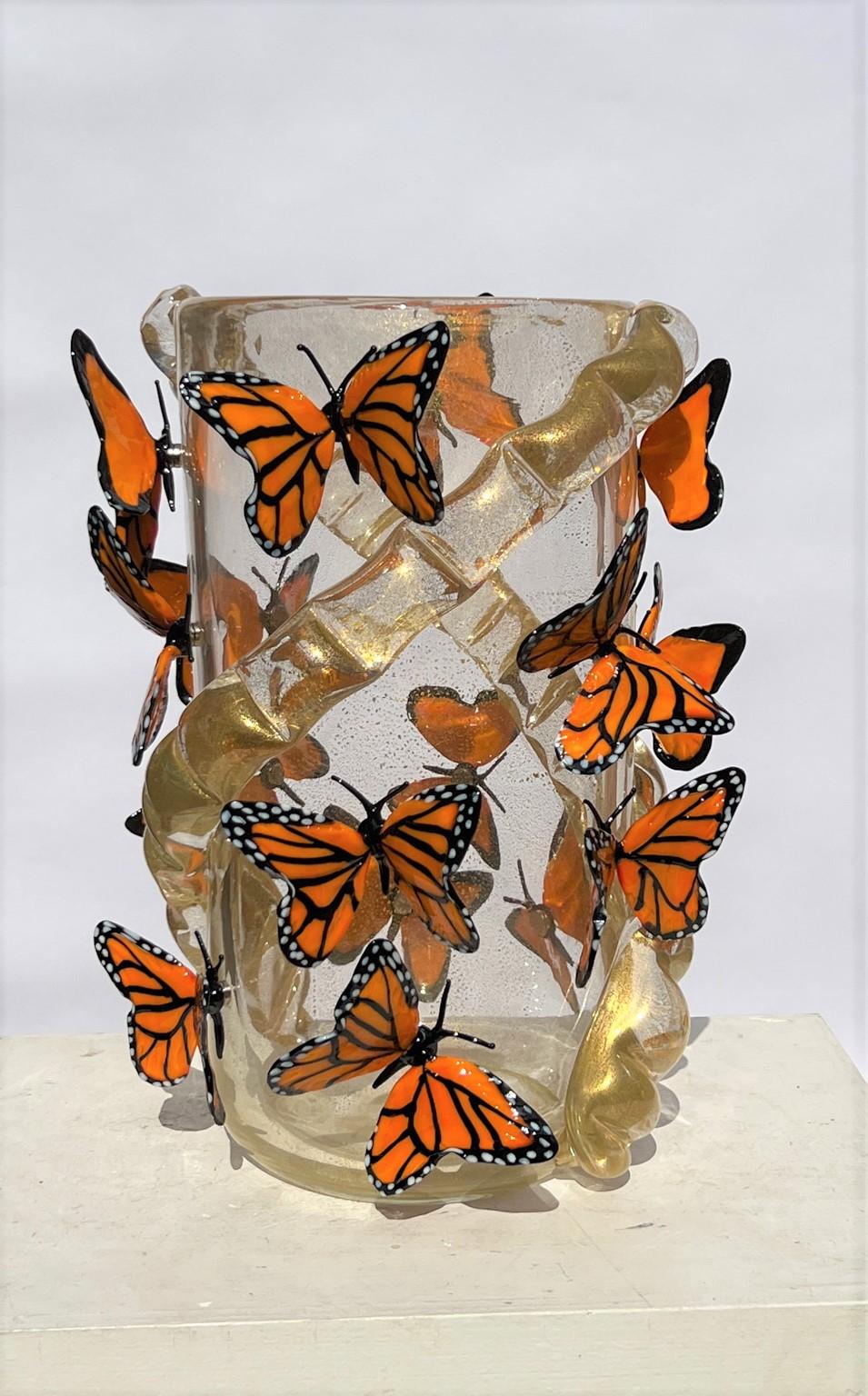italien Costantini Diego Modern Real Gold Made Murano Glass Vase avec papillons en vente