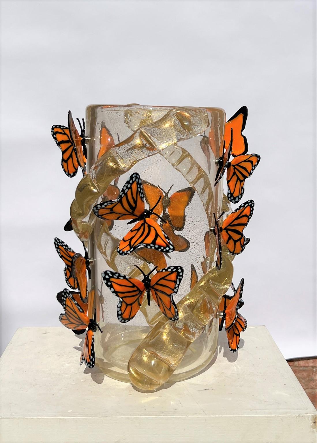 Verre d'art Costantini Diego Modern Real Gold Made Murano Glass Vase avec papillons en vente