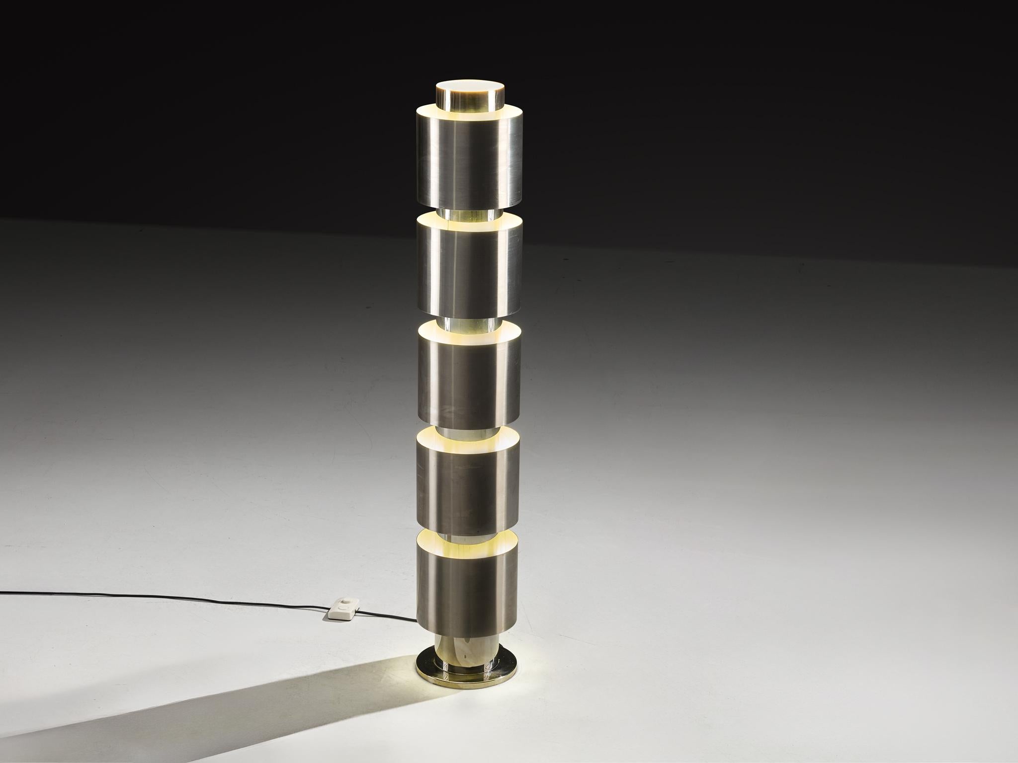 Costantino Persiani For Obor Illuminazione, lampada da terra 'Calib', acciaio inossidabile, acciaio cromato, Roma, Italia, anni '70

La lampada da terra Calib è stata progettata dal designer italiano Costantino Persiani per Obor Illuminazione. Il