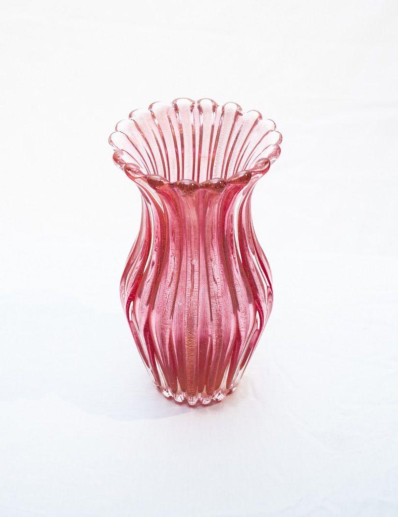 This a Coste pink vase is a refined decorative object designed by Archimede Seguso in the 1950s.

Splendid Murano glass vase in pink and delicate golden shaves.

Excellent conditions.

This exclusive and magnificent vase is a creation by