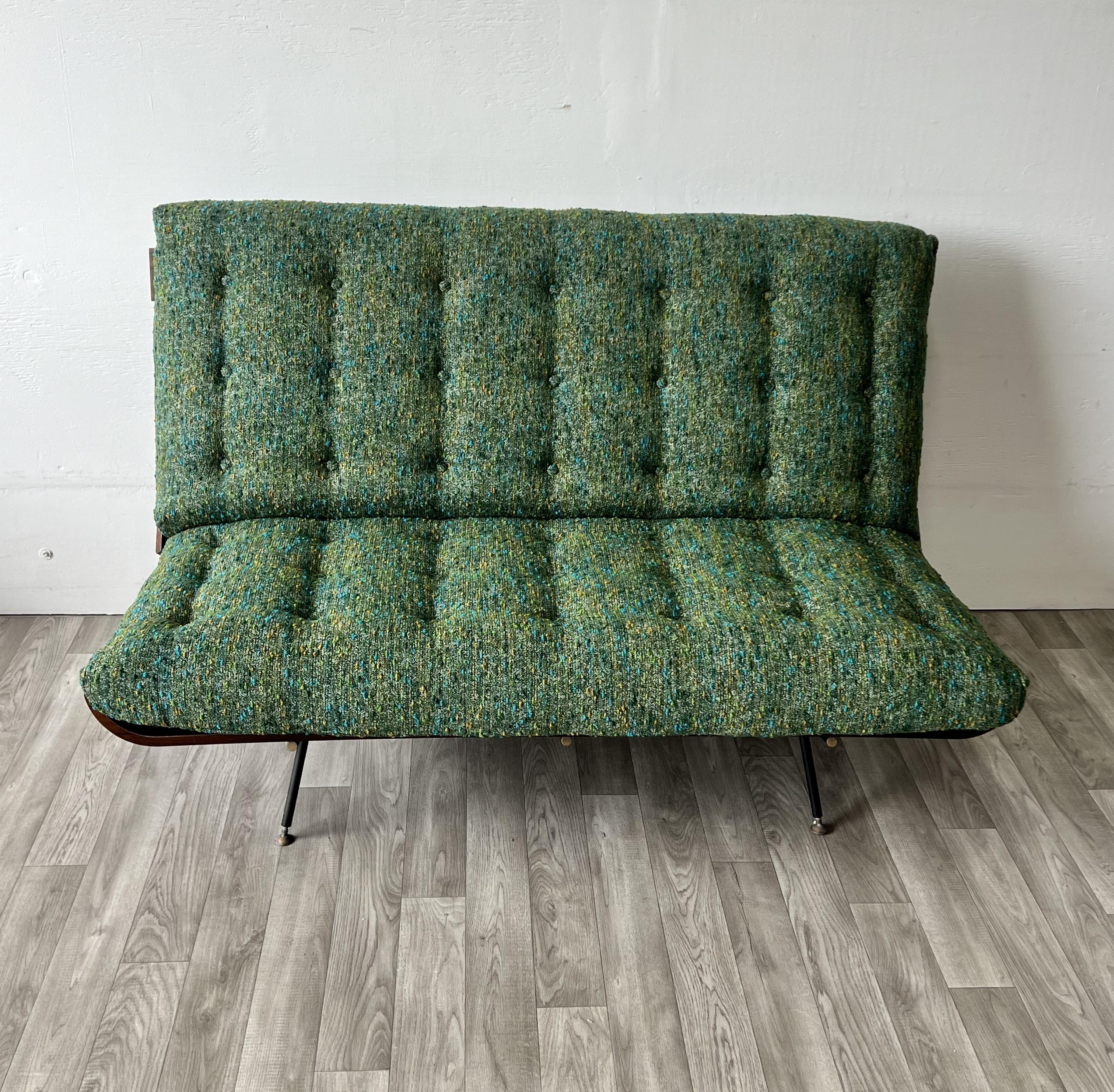 Canapé Costela en bois avec pieds en métal
Livré avec des coussins rembourrés
Très bon état.
Carlo Hauner et Martin Eisler pour Forma
Brésil années 1950,