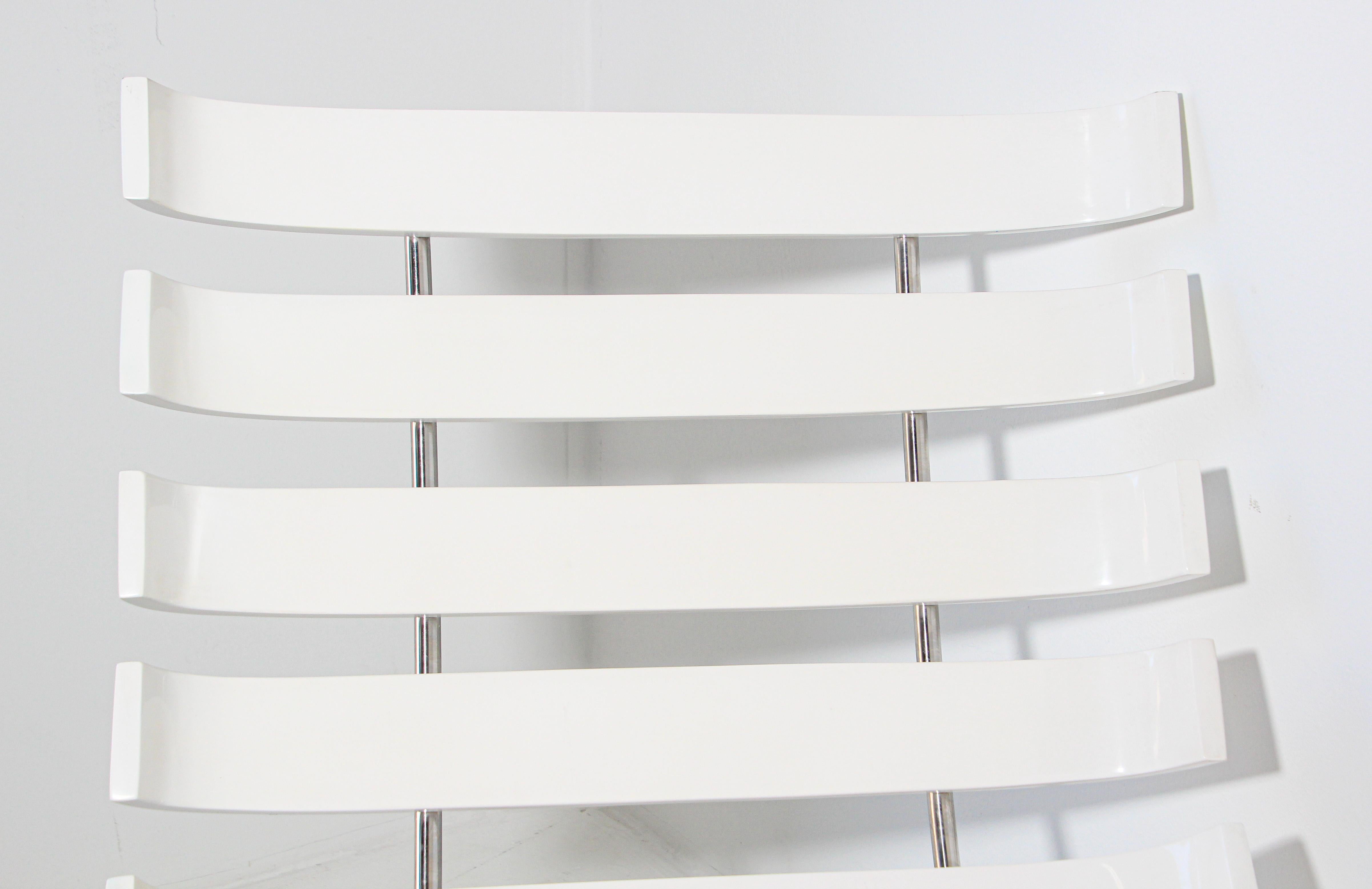 Laqué Chaise longue blanche de style Costela d'après Martin Eisler Carlo Hauner en vente