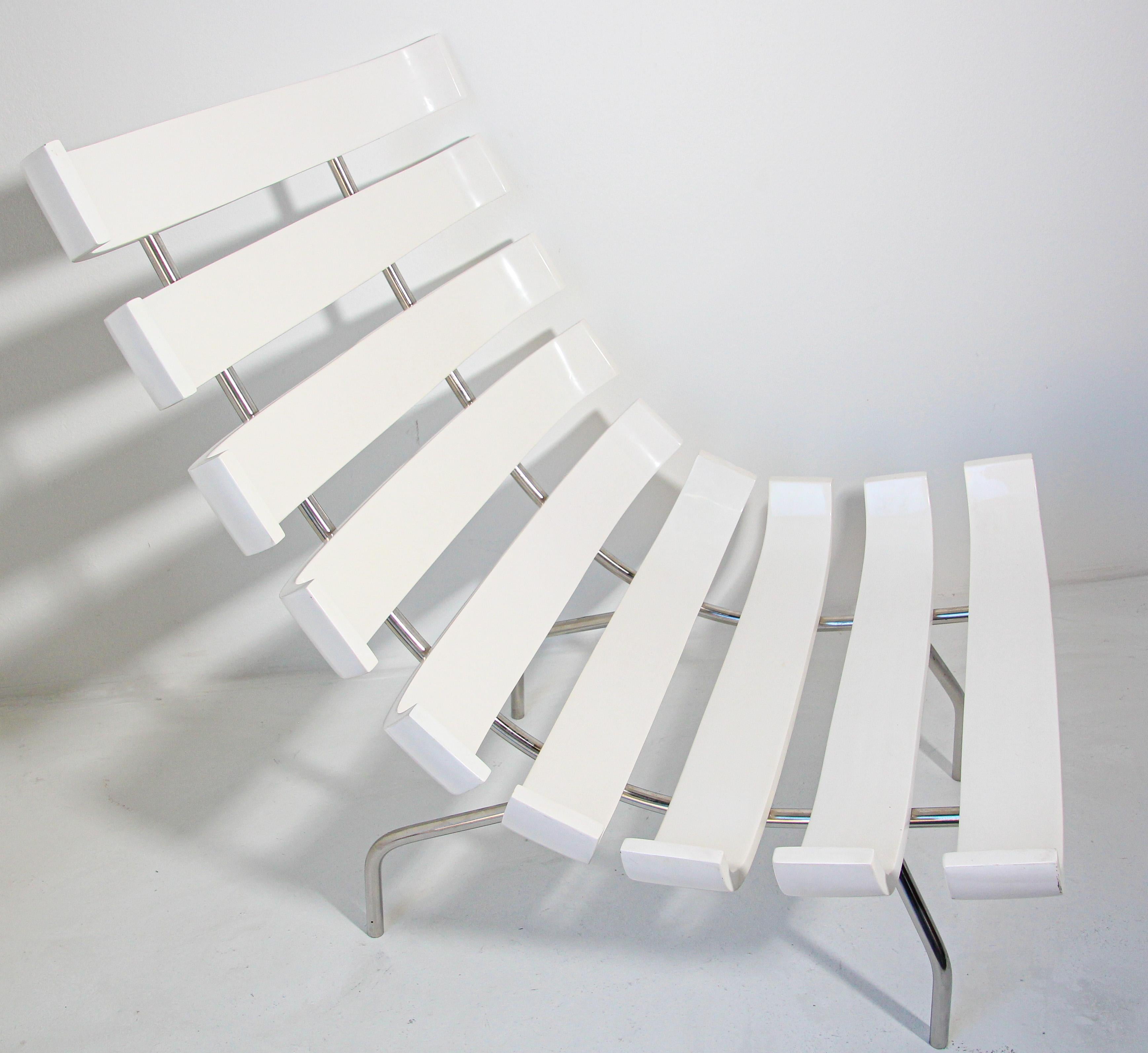 Loungesessel im Costela-Stil, weißer Stuhl nach Martin Eisler Carlo Hauner (20. Jahrhundert) im Angebot